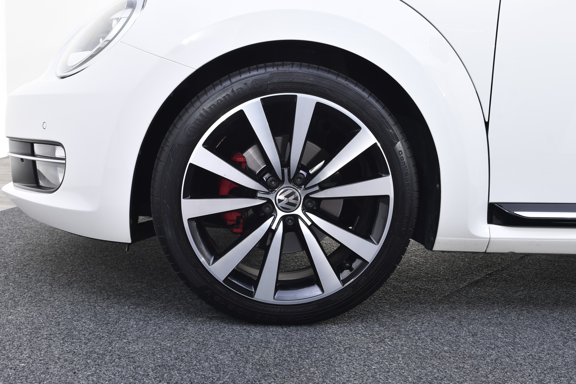 VW Beetle Cabrio 2.0 TSI Sport DSG-image-18