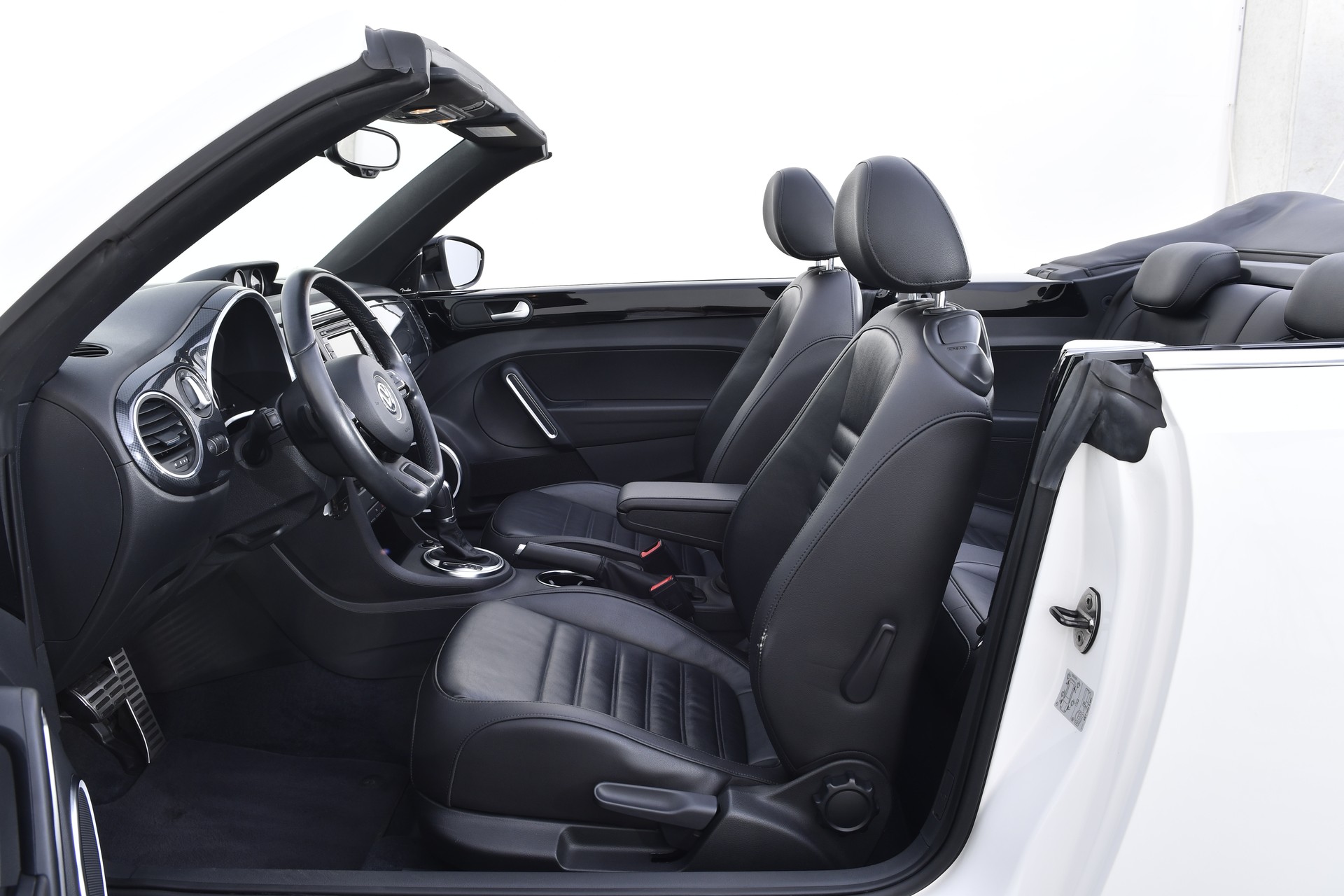 VW Beetle Cabrio 2.0 TSI Sport DSG-image-9