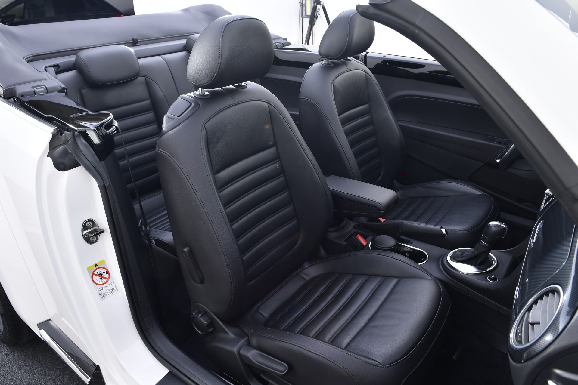 VW Beetle Cabrio 2.0 TSI Sport DSG-image-15