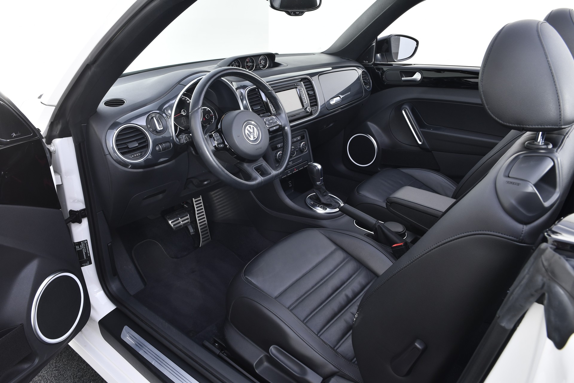 VW Beetle Cabrio 2.0 TSI Sport DSG-image-10