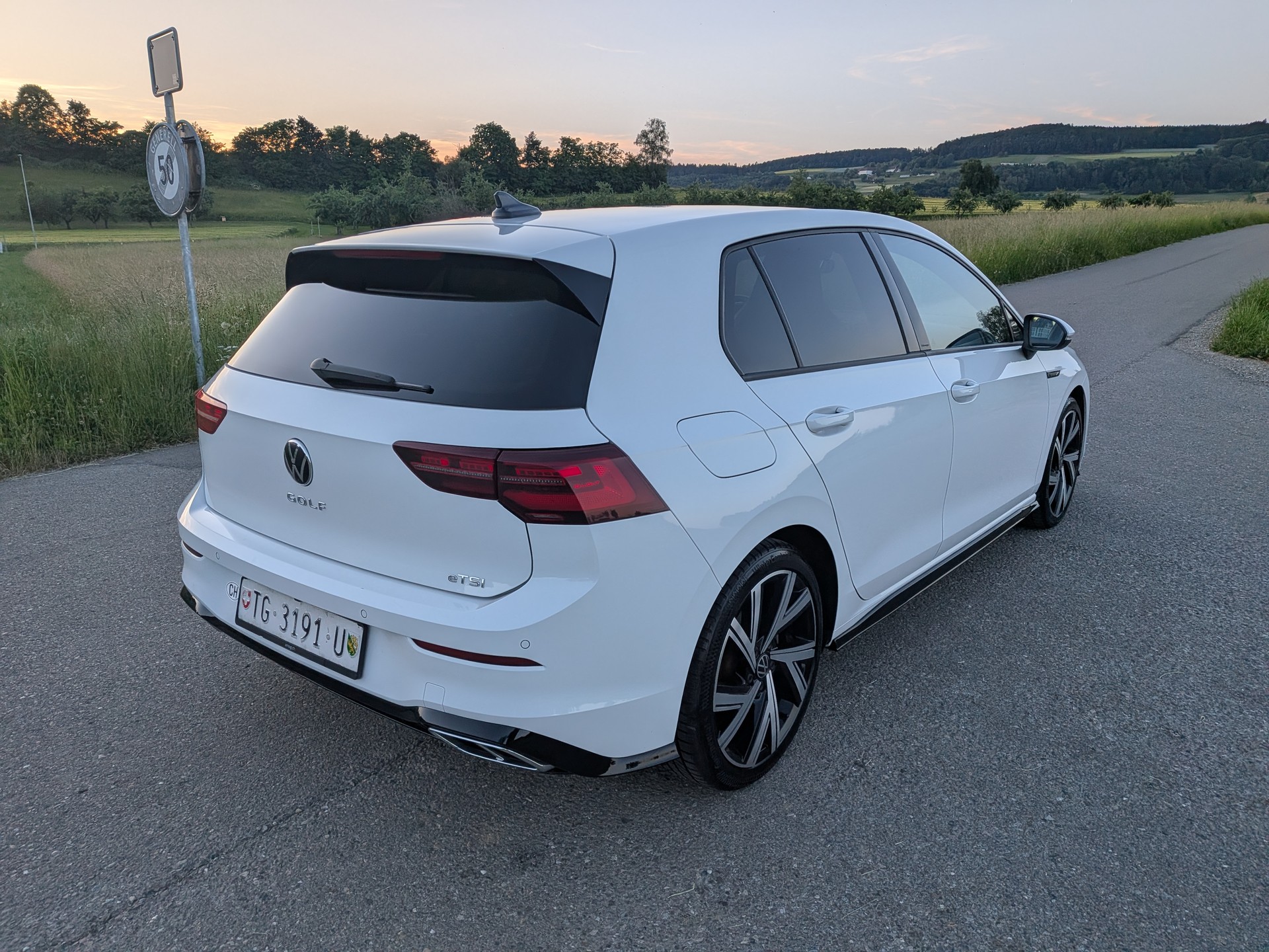 VW Golf 1.5 eTSI mHEV ACT R-Line DSG-image-10