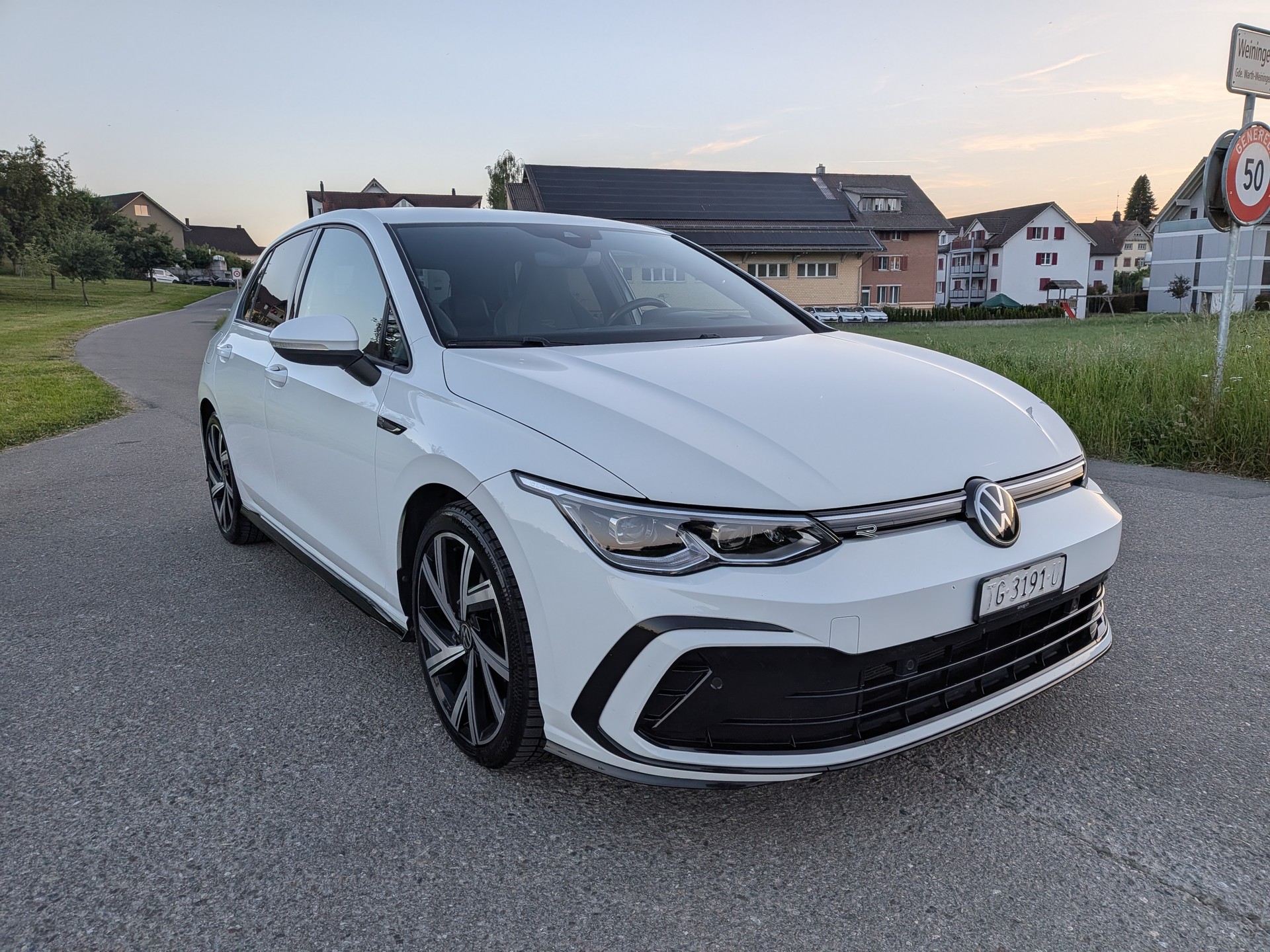 VW Golf 1.5 eTSI mHEV ACT R-Line DSG-image-5