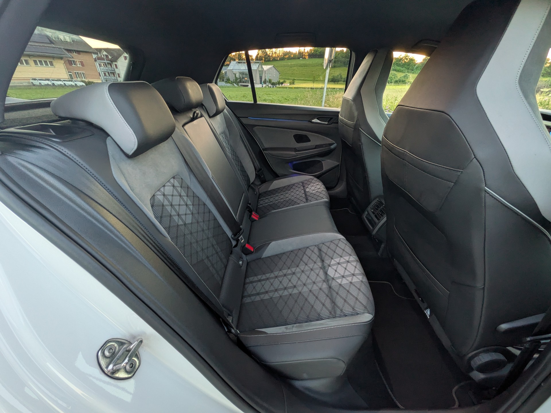 VW Golf 1.5 eTSI mHEV ACT R-Line DSG-image-18