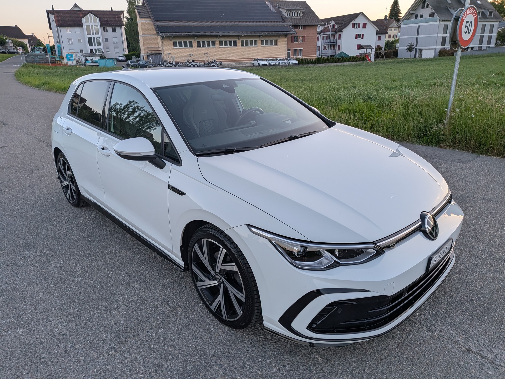 VW Golf 1.5 eTSI mHEV ACT R-Line DSG-image-1