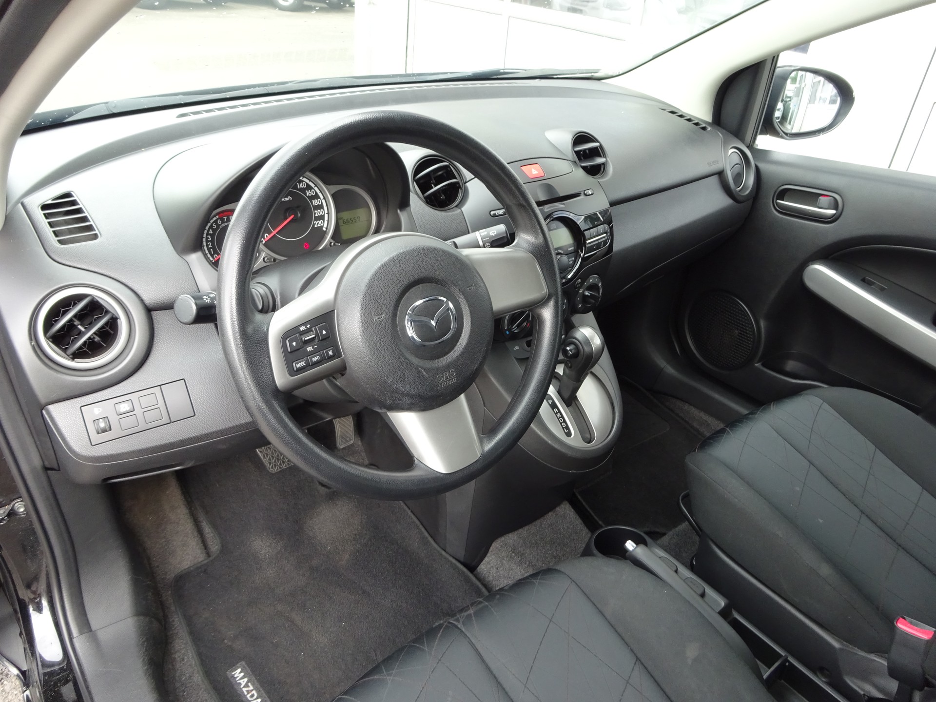 MAZDA 2 1.5i 16V Exclusive Automatic-image-7
