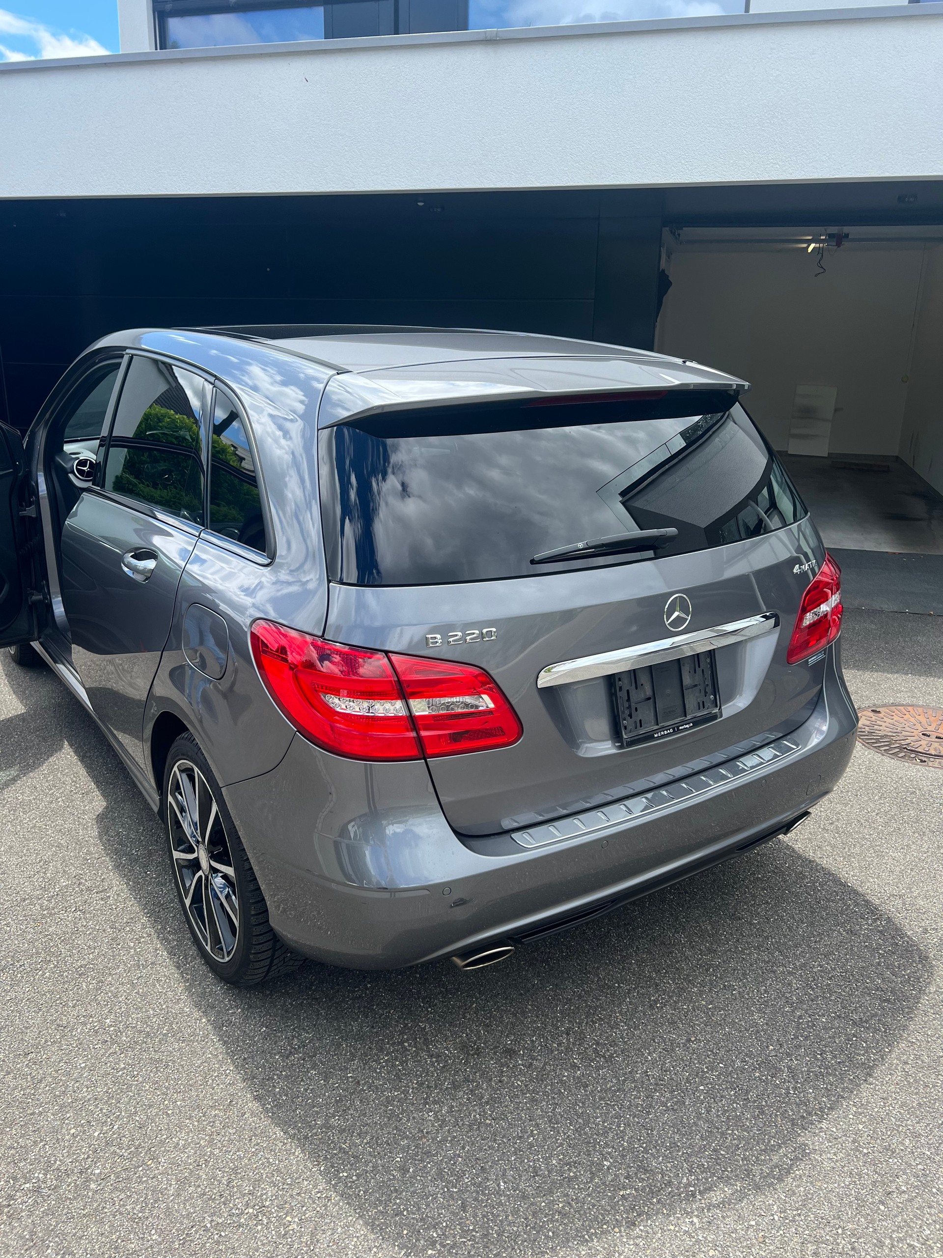 MERCEDES-BENZ B 220 4m-image-1