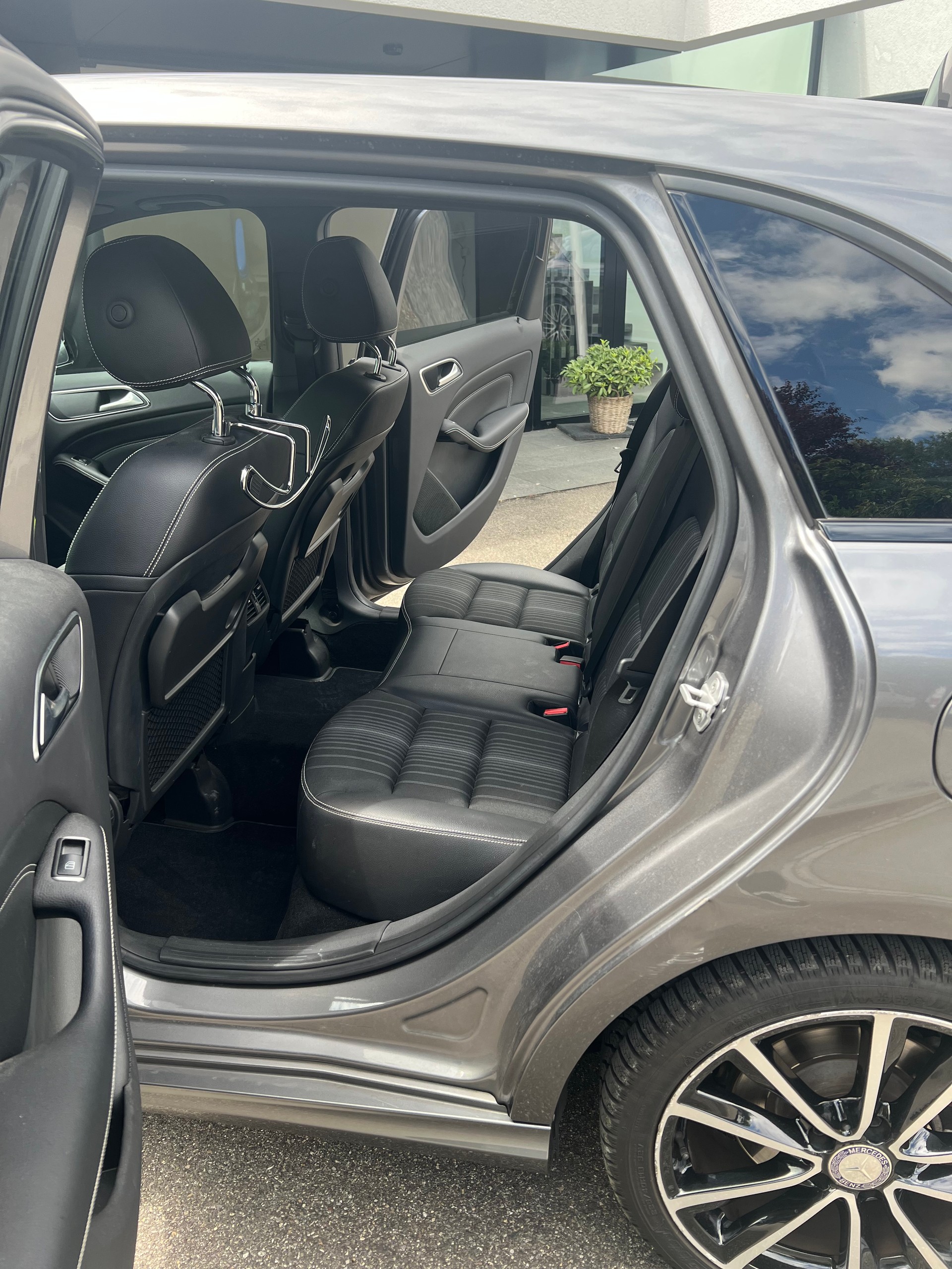 MERCEDES-BENZ B 220 4m-image-5