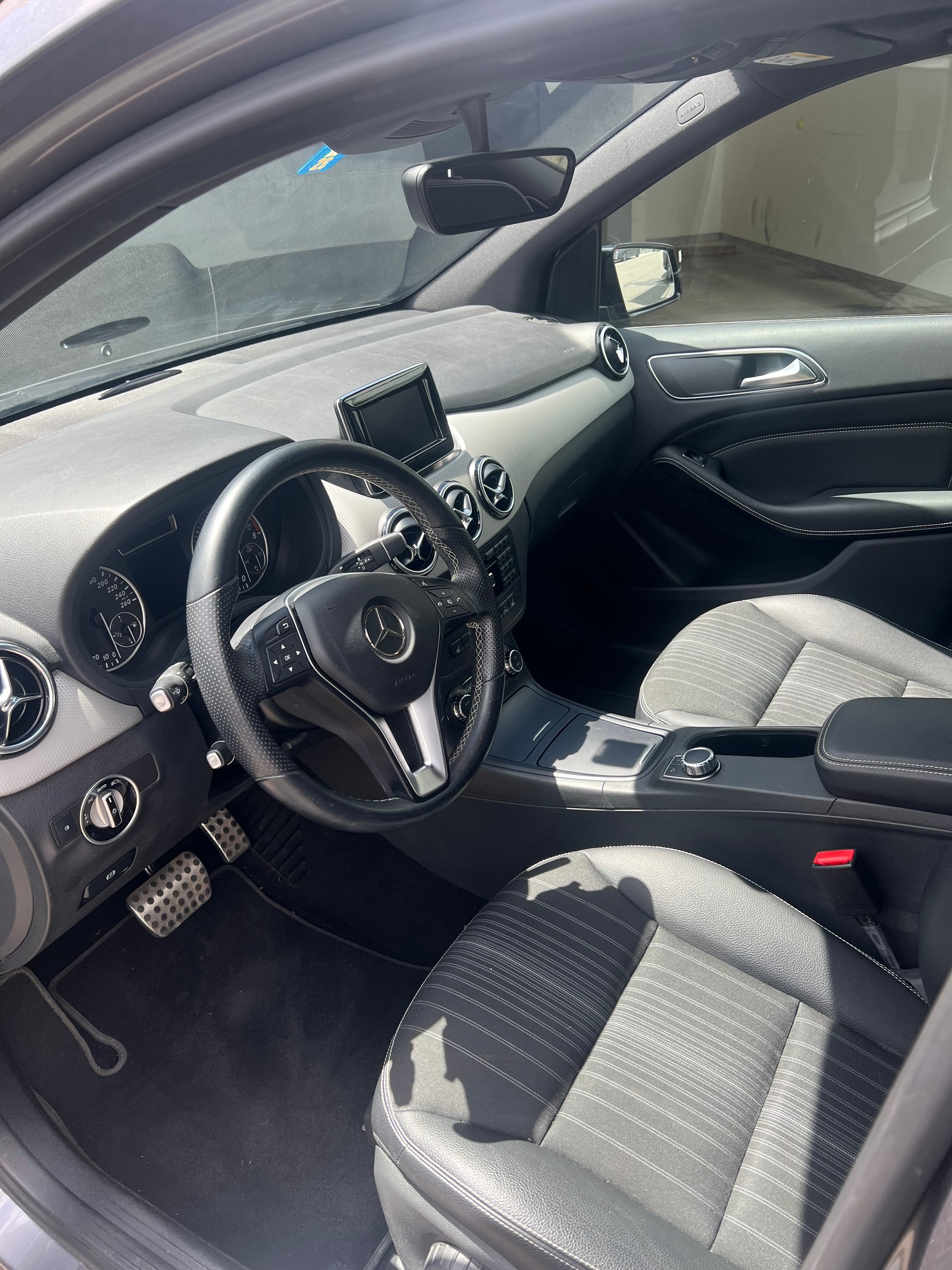 MERCEDES-BENZ B 220 4m-image-3