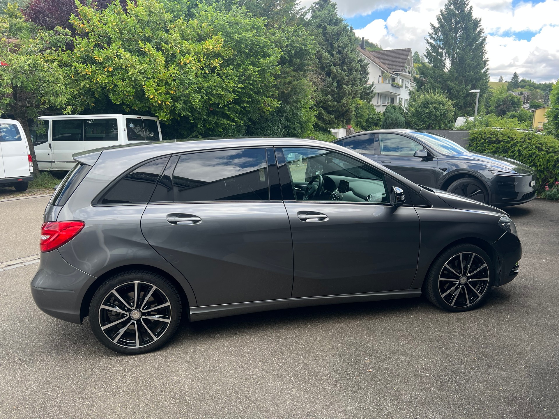 MERCEDES-BENZ B 220 4m-image-2