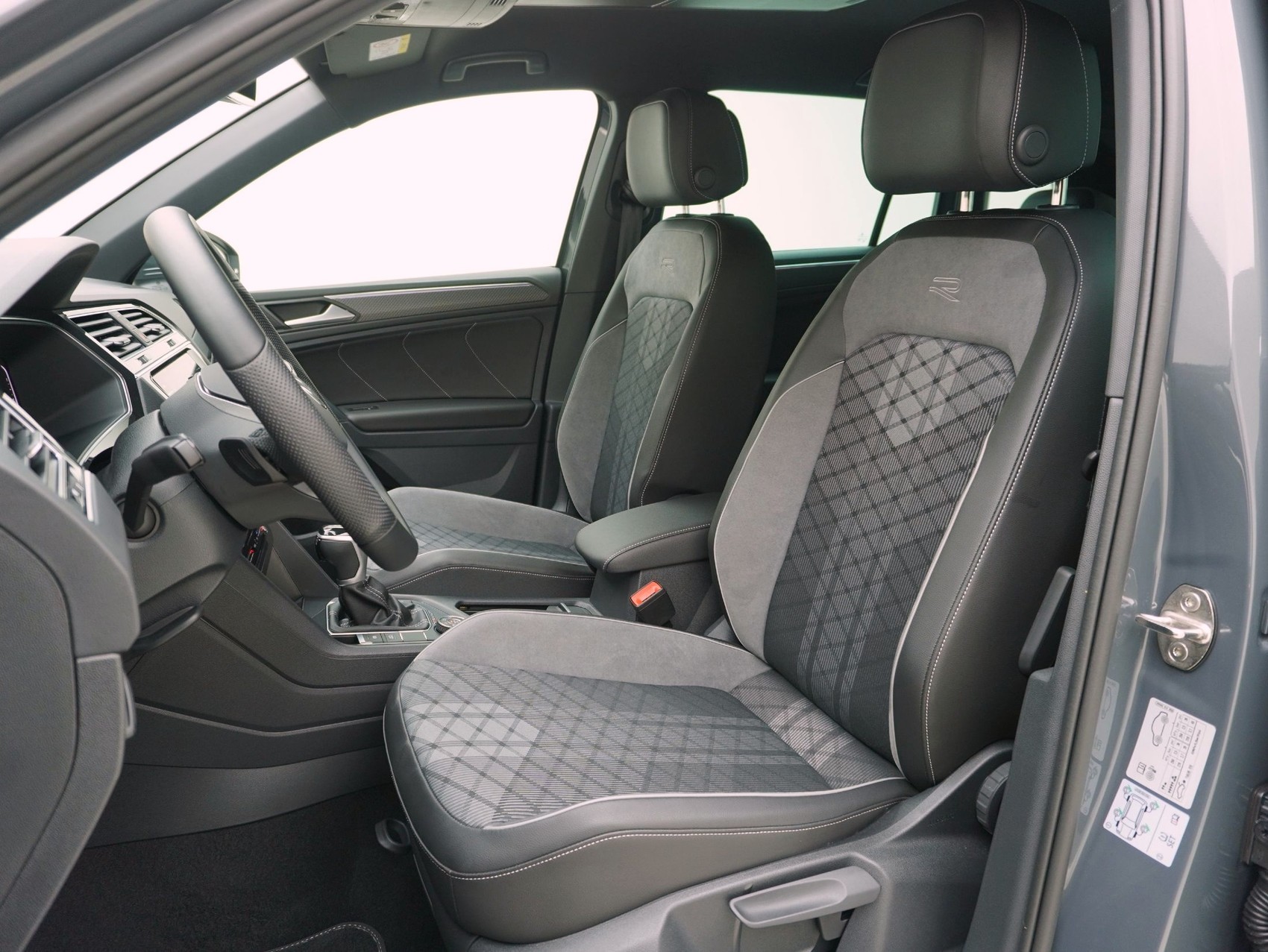VW Tiguan 2.0 TDI DSG R-Line 4Motion-image-6