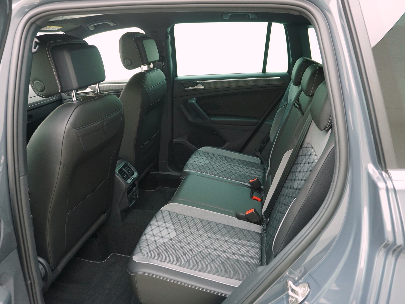 VW Tiguan 2.0 TDI DSG R-Line 4Motion-image-8