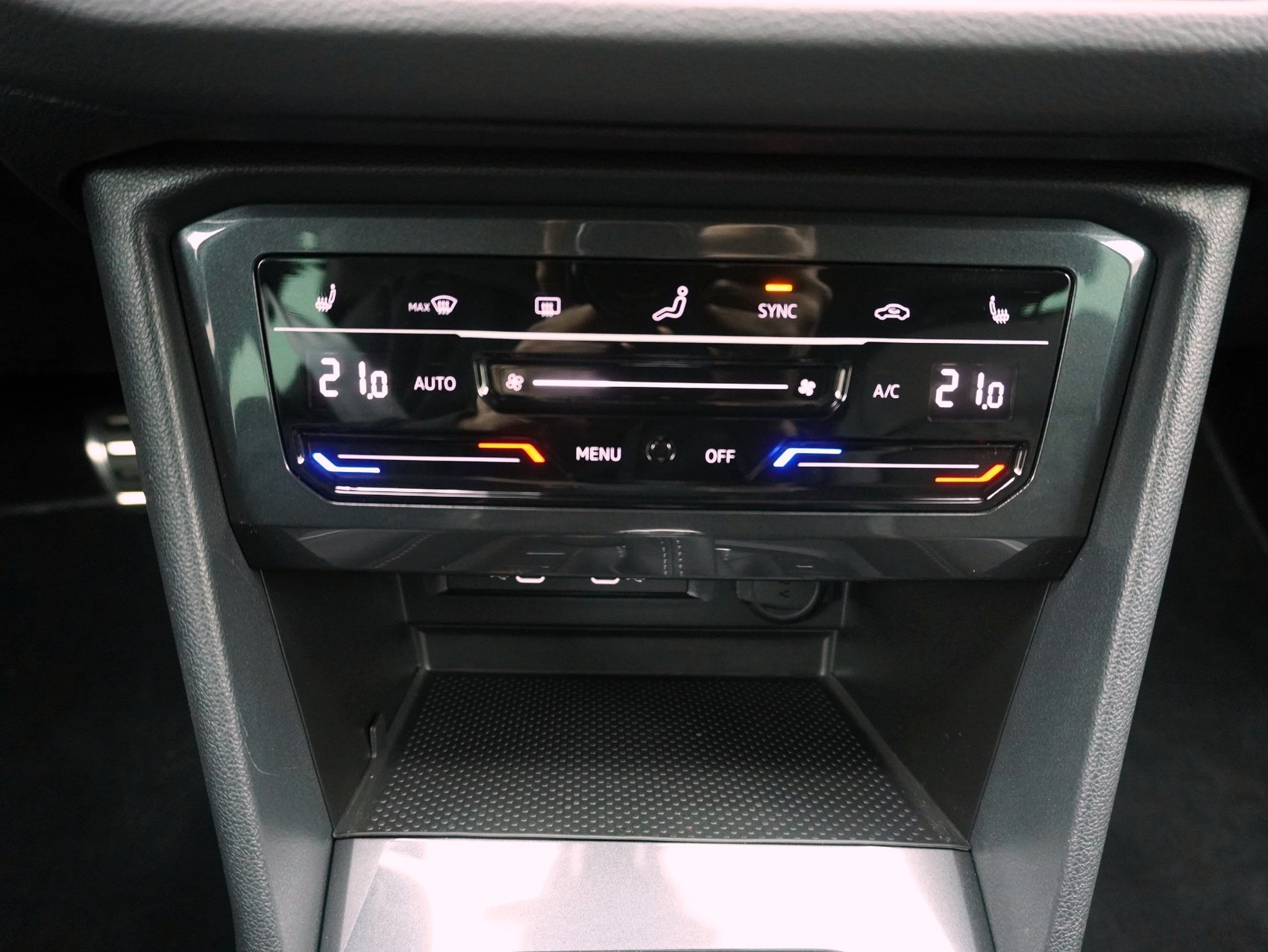 VW Tiguan 2.0 TDI DSG R-Line 4Motion-image-12