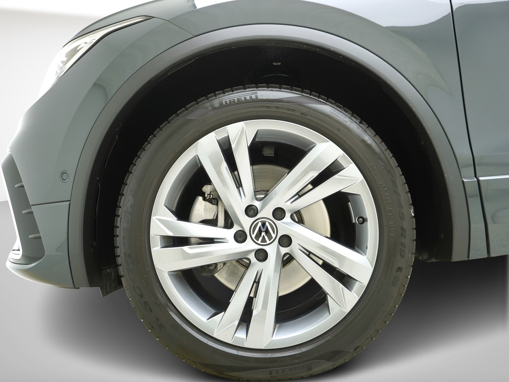 VW Tiguan 2.0 TDI DSG R-Line 4Motion-image-5