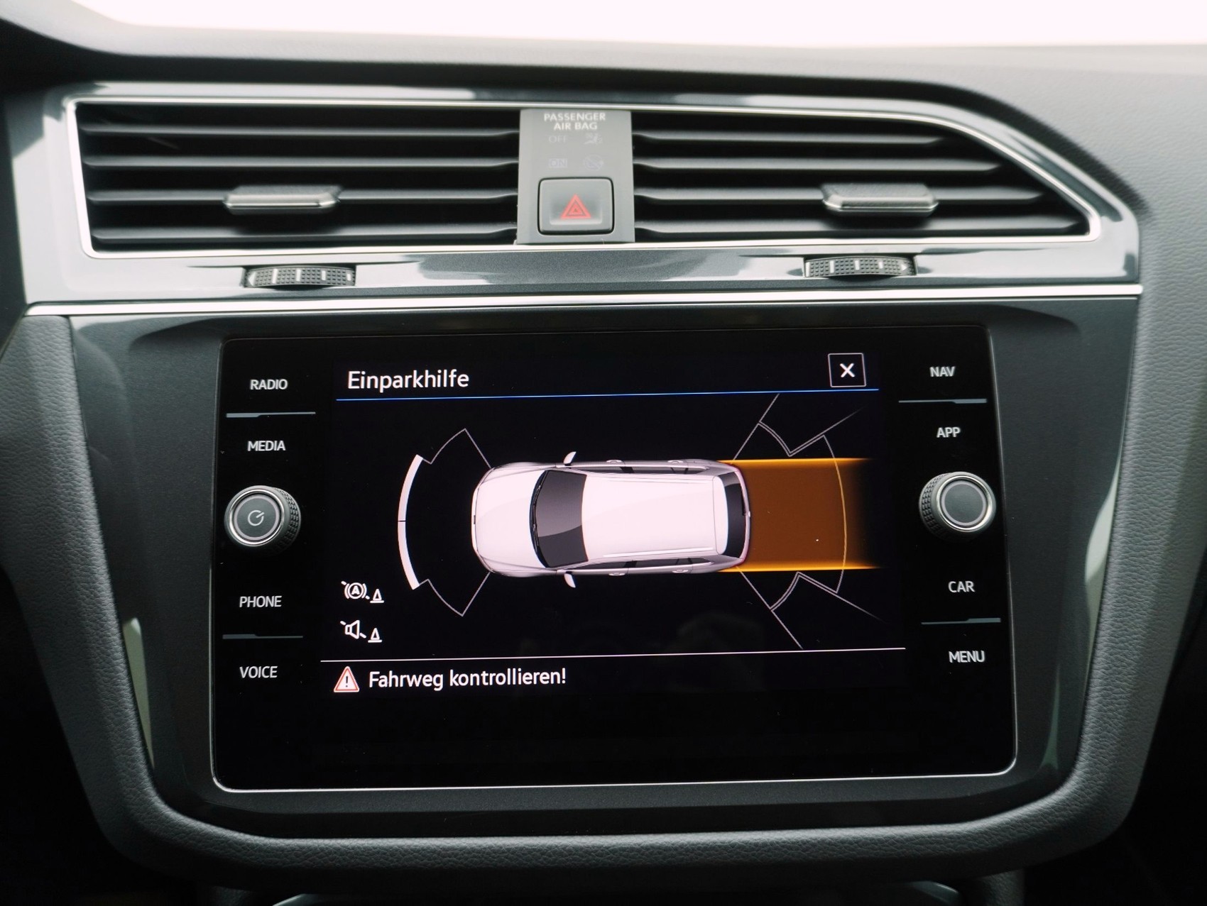 VW Tiguan 2.0 TDI DSG R-Line 4Motion-image-16