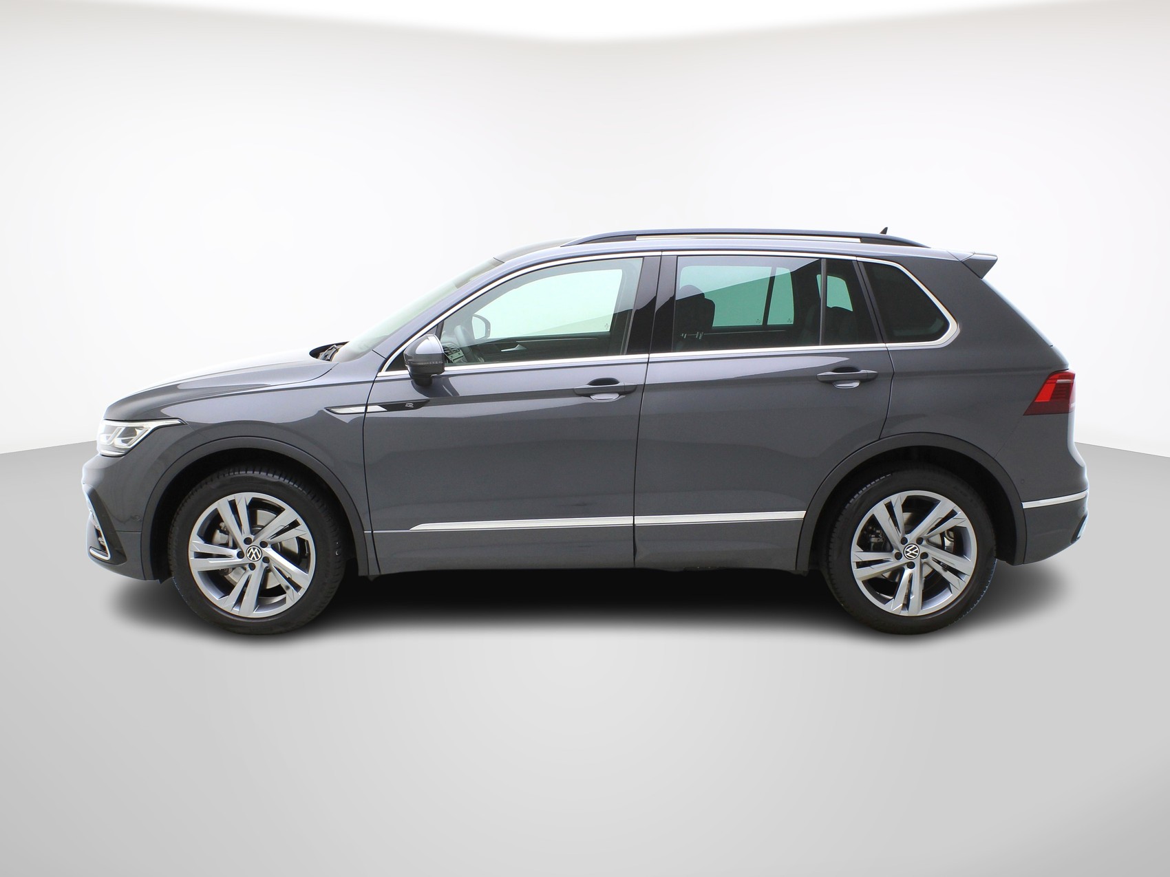 VW Tiguan 2.0 TDI DSG R-Line 4Motion-image-1