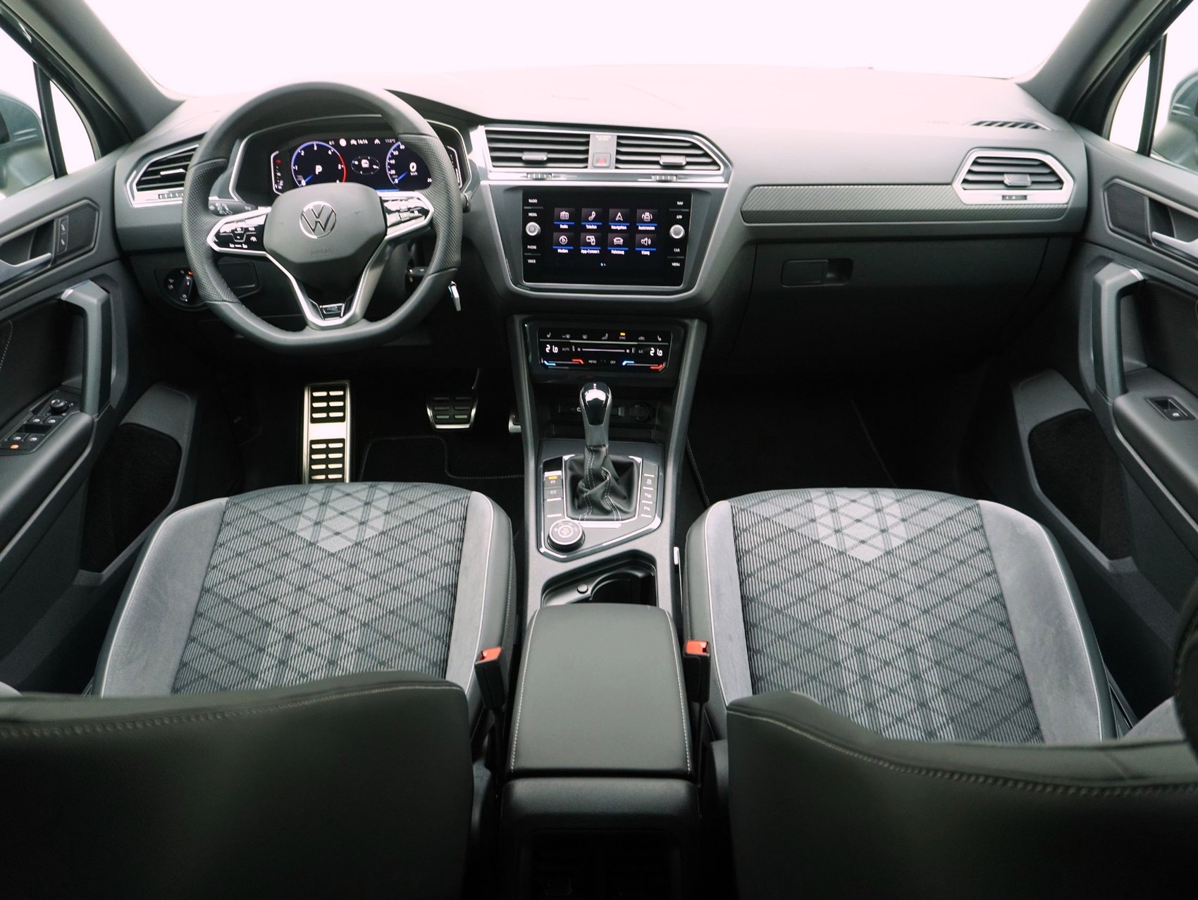 VW Tiguan 2.0 TDI DSG R-Line 4Motion-image-11