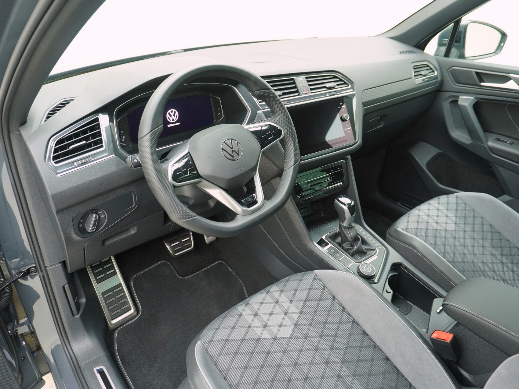 VW Tiguan 2.0 TDI DSG R-Line 4Motion-image-7