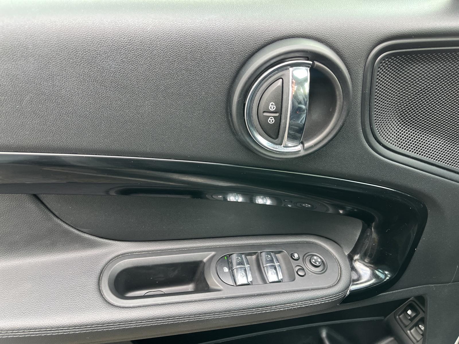 MINI Countryman Cooper SE ALL4 PHEV Steptronic (CH)-image-16