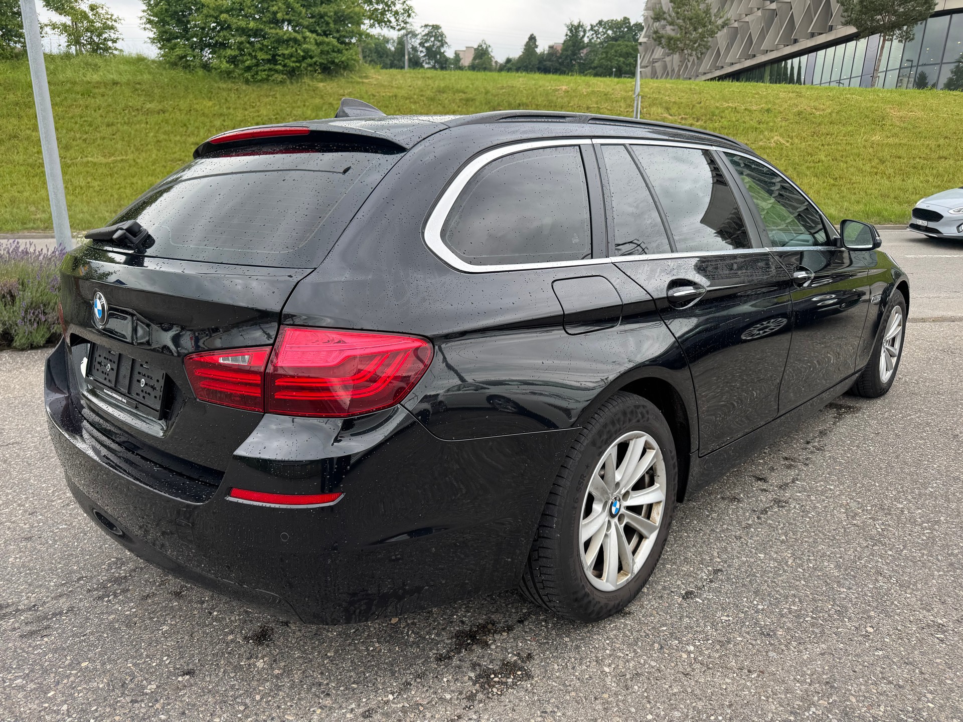BMW 530d Touring Luxury Line Steptronic-image-3