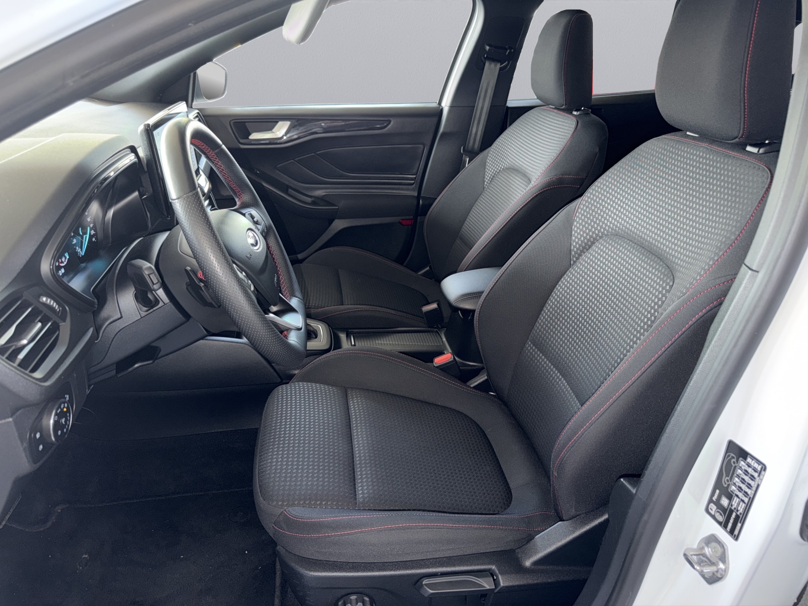 FORD Focus 1.0i EcoB Hybrid 155 ST-Line X-image-8