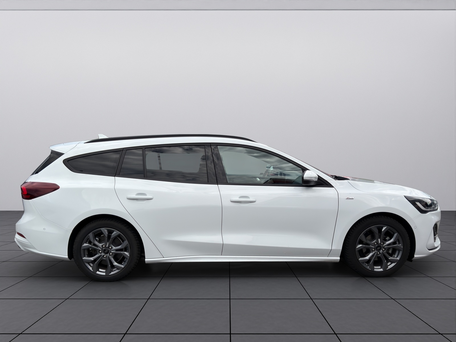 FORD Focus 1.0i EcoB Hybrid 155 ST-Line X-image-3