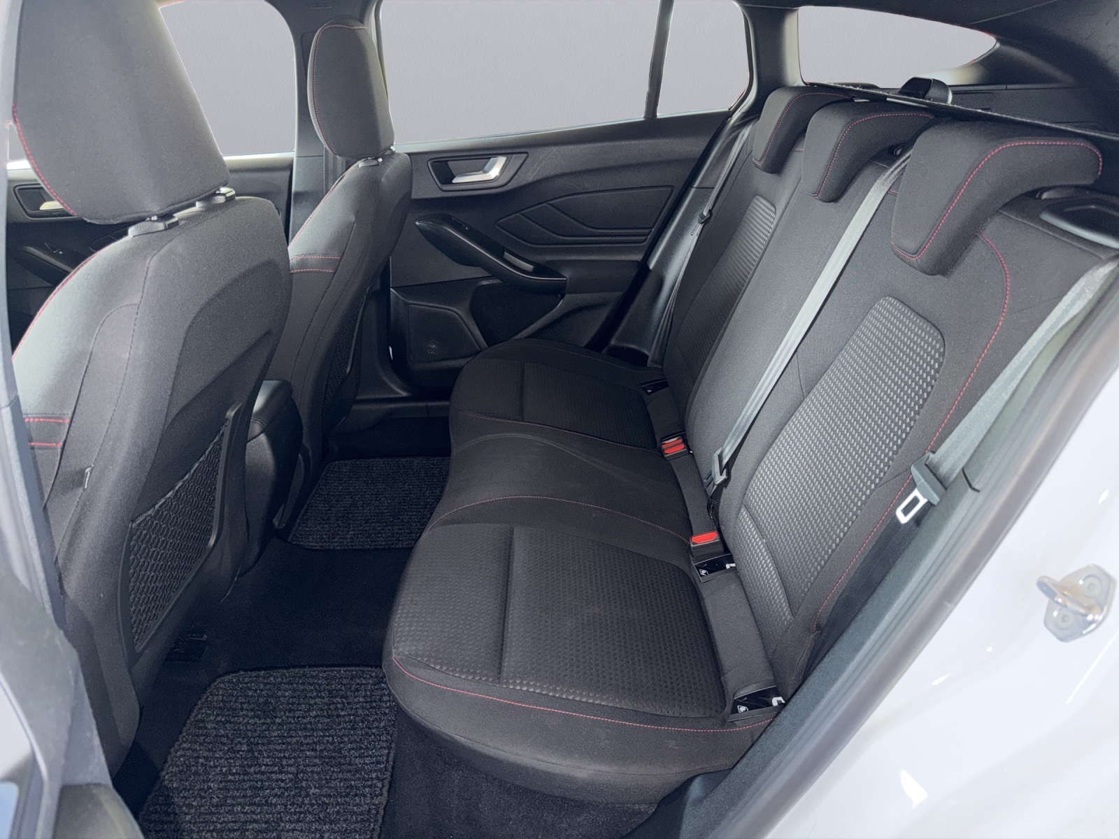 FORD Focus 1.0i EcoB Hybrid 155 ST-Line X-image-14