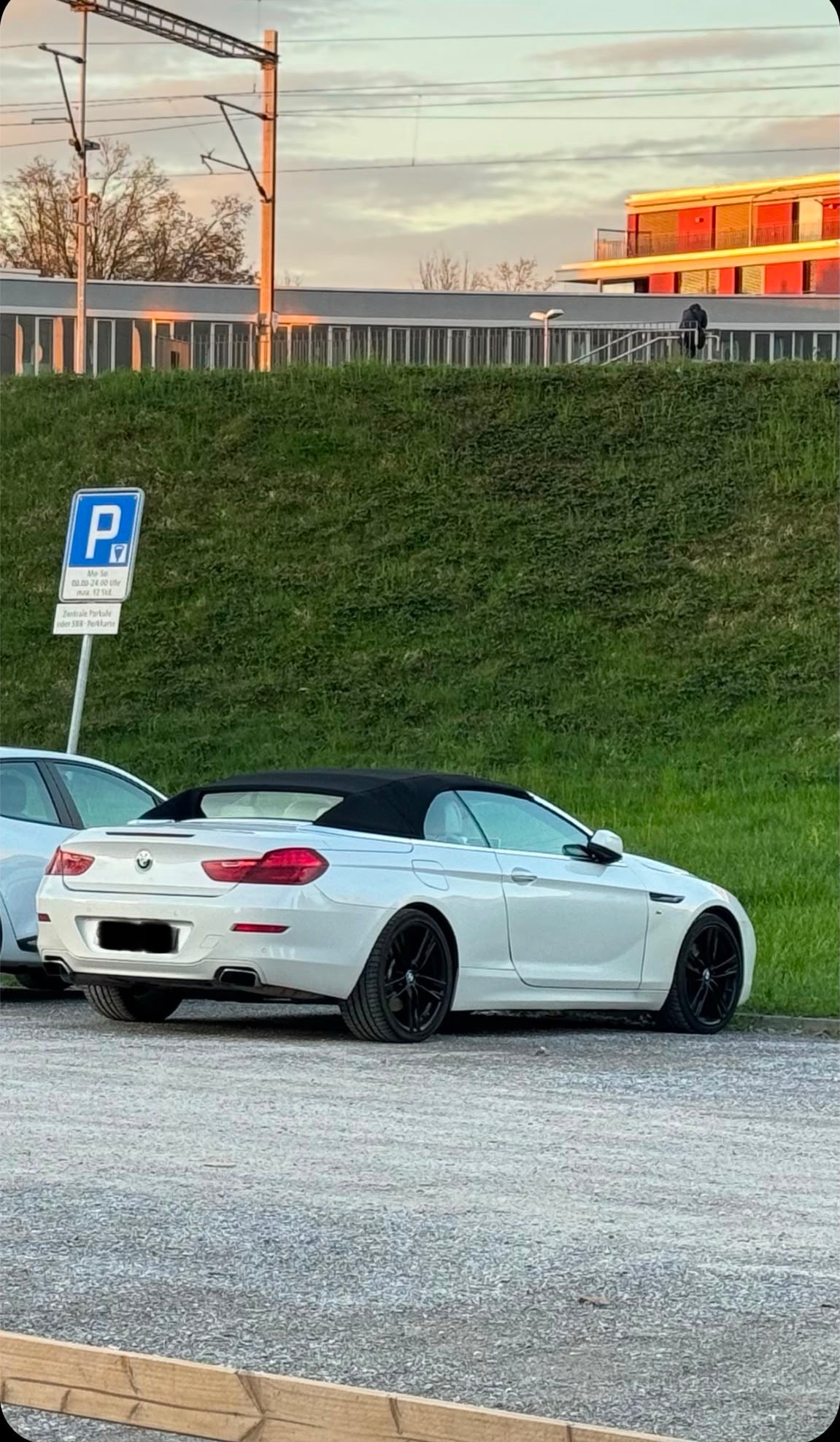 BMW 650i-image-2