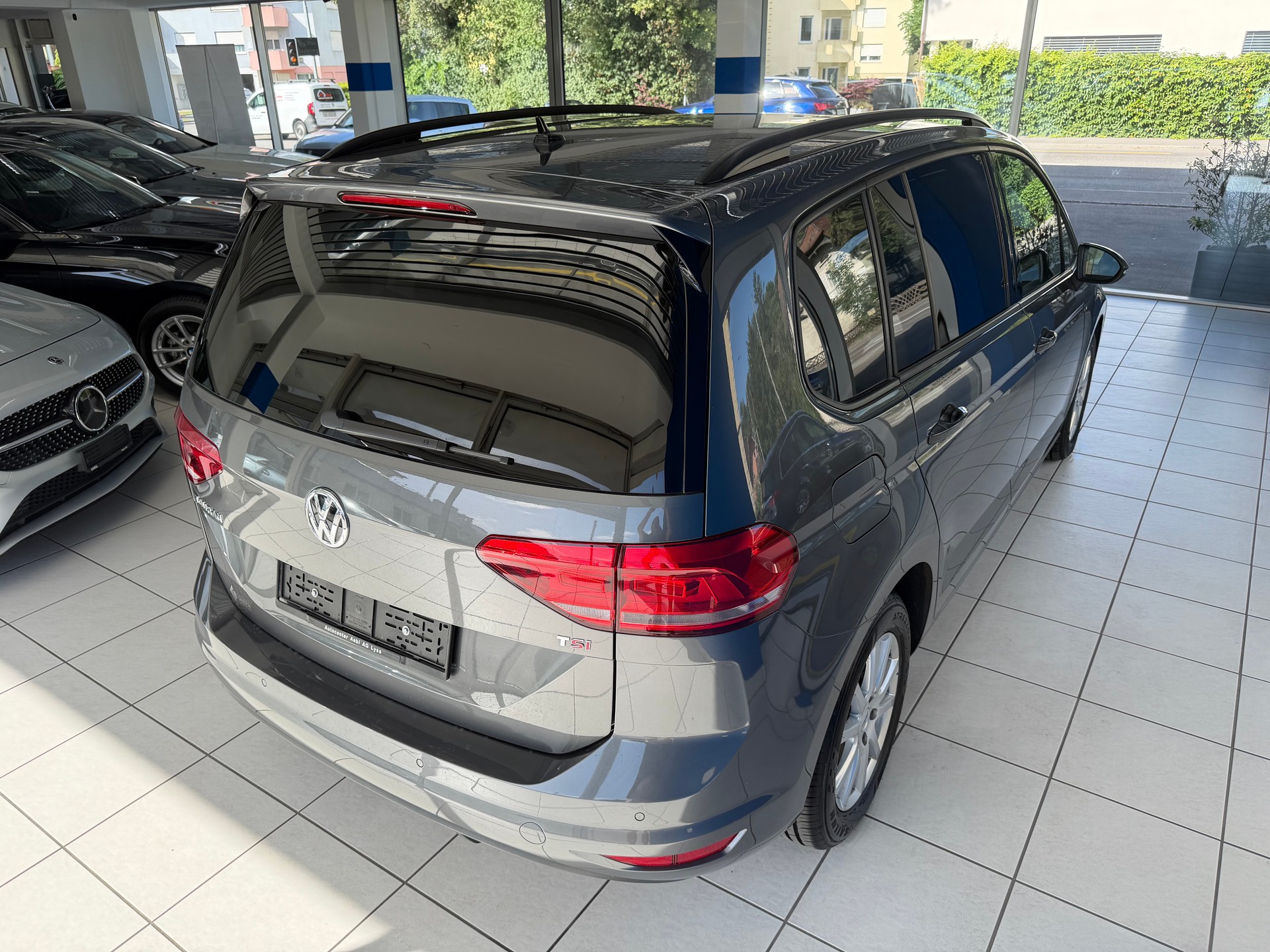 VW Touran 1.4 TSI BlueMotion Technology Family DSG-image-4
