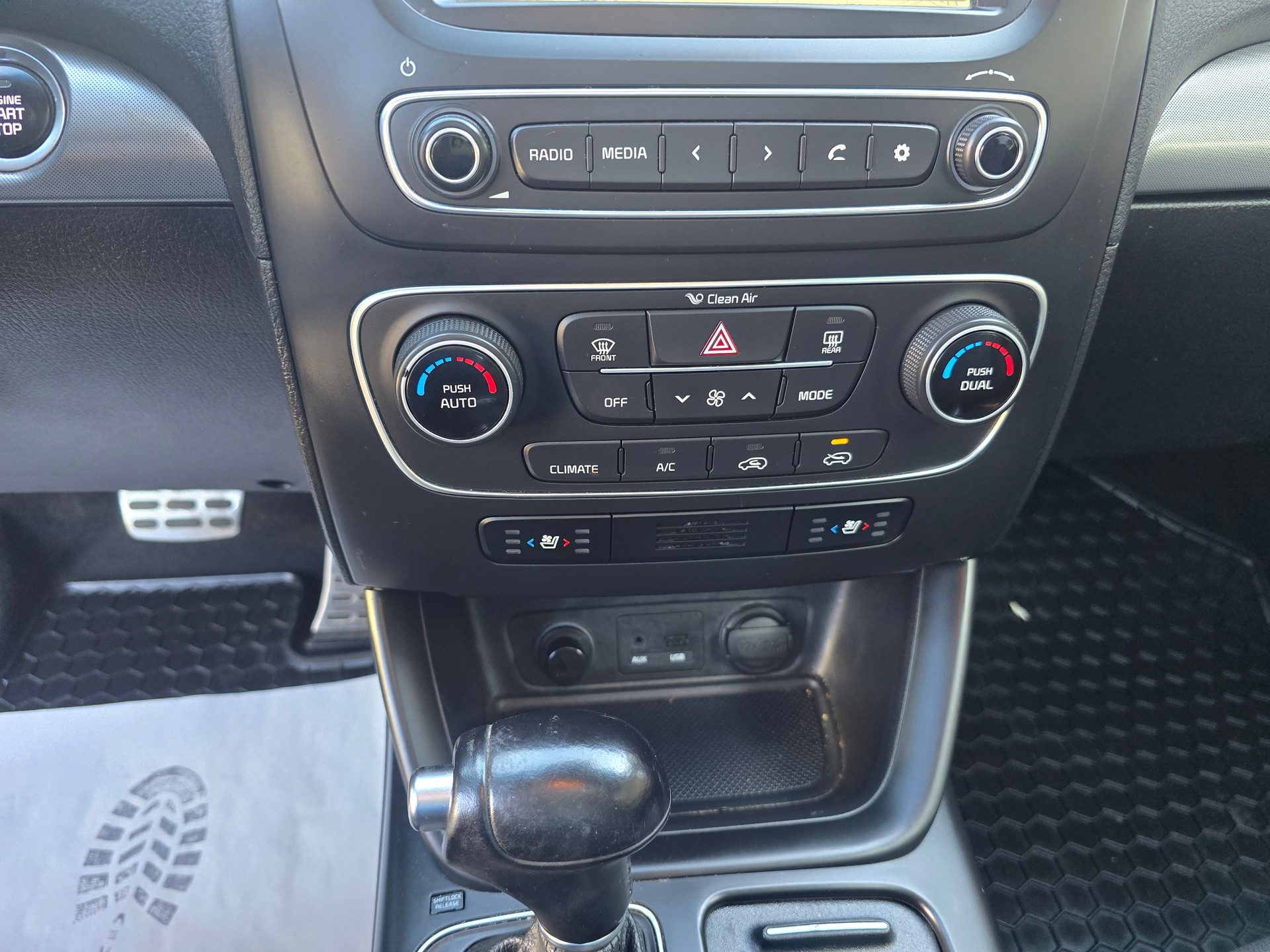 KIA Sorento 2.2 CRDI Style Automatic-image-24