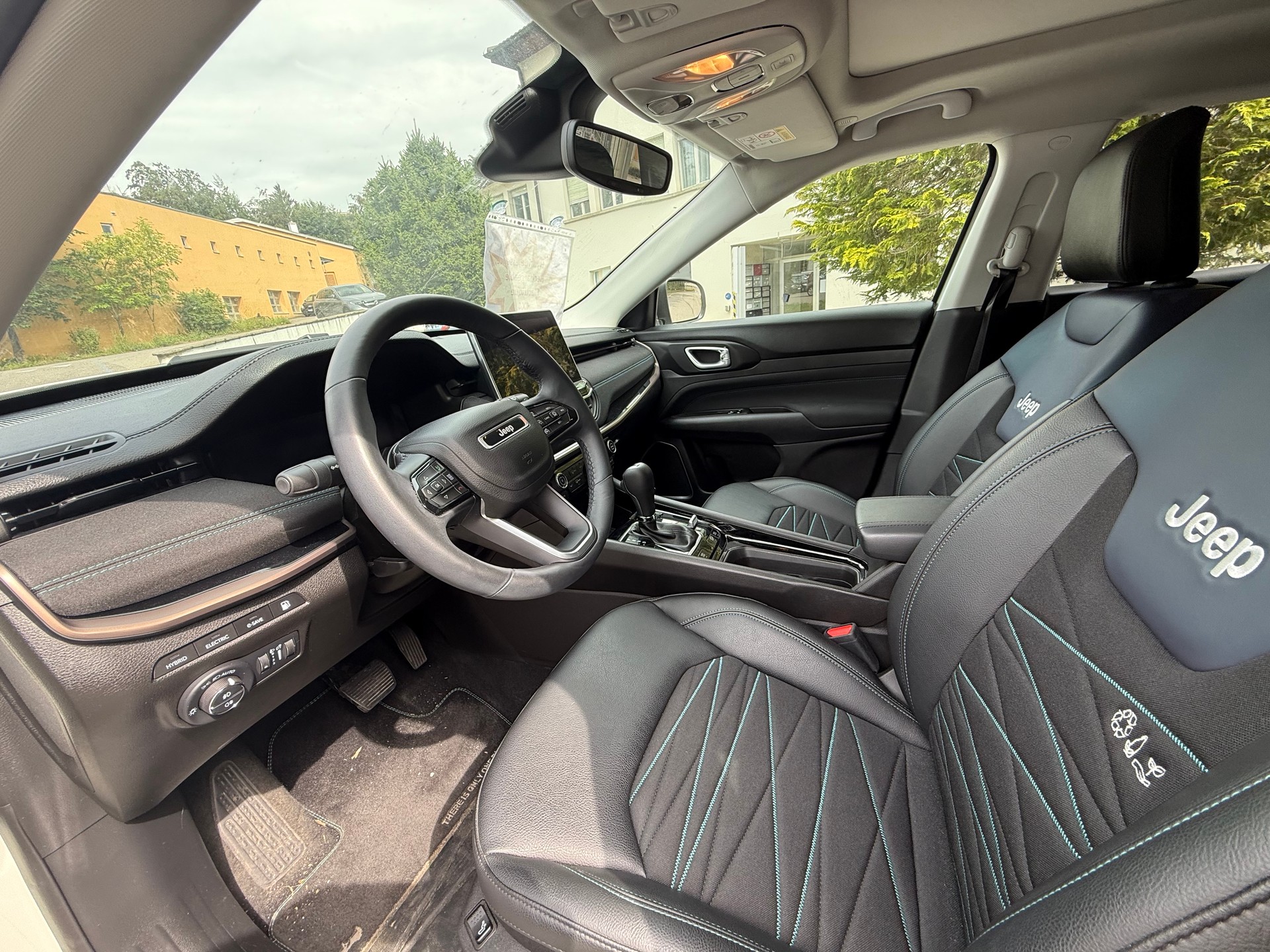 JEEP Compass 1.3 T PHEV Swiss Limited Sky AWD-image-8