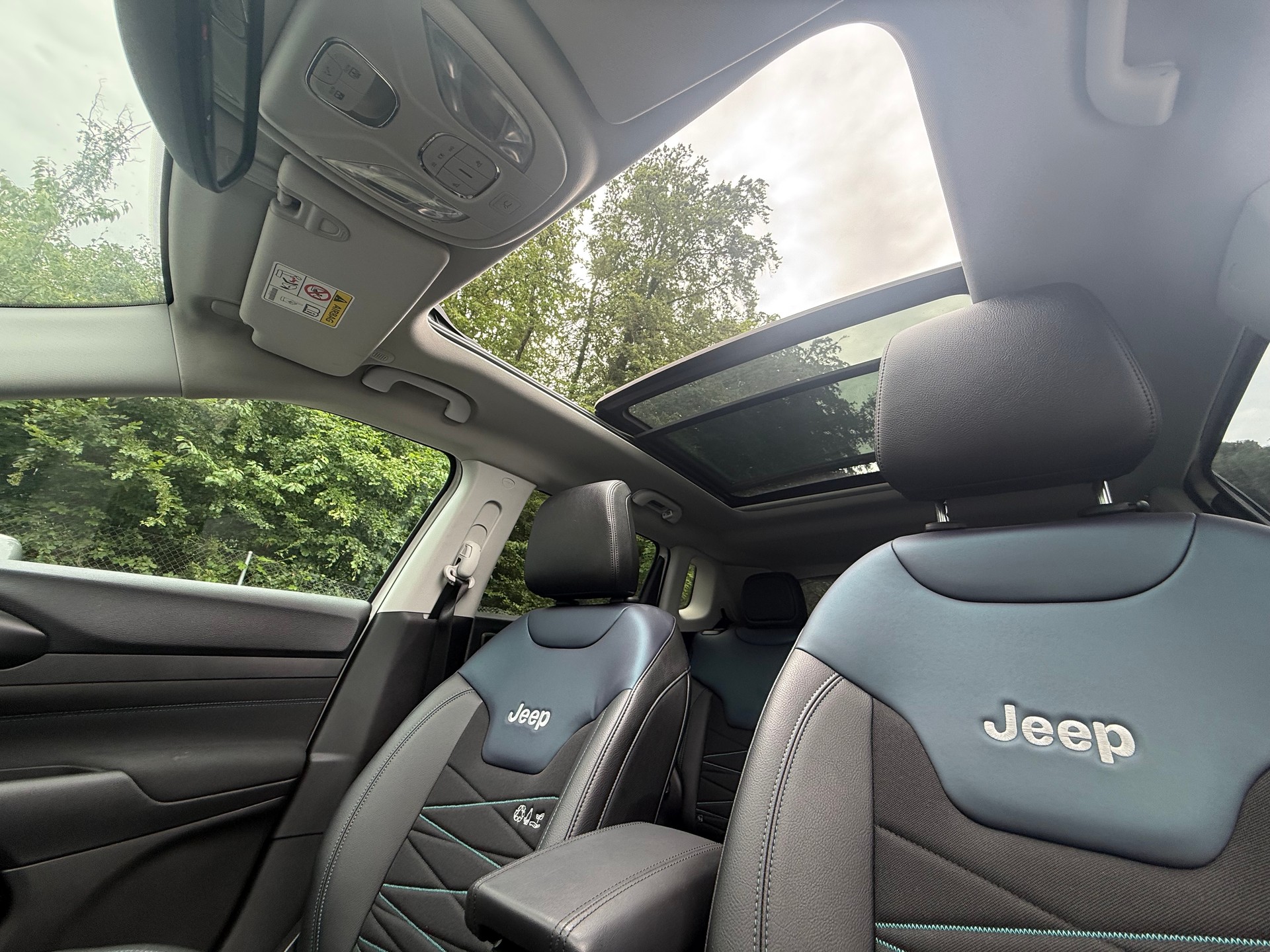 JEEP Compass 1.3 T PHEV Swiss Limited Sky AWD-image-27