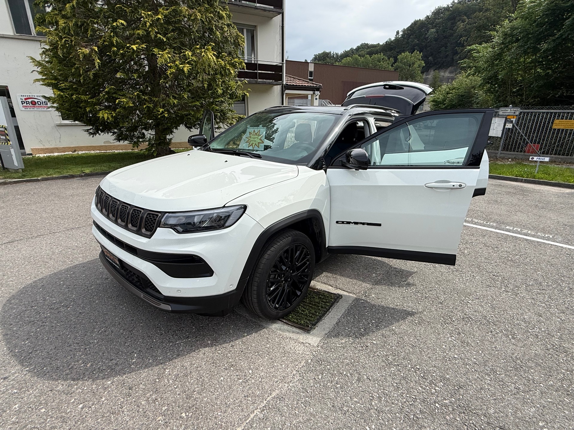 JEEP Compass 1.3 T PHEV Swiss Limited Sky AWD-image-14