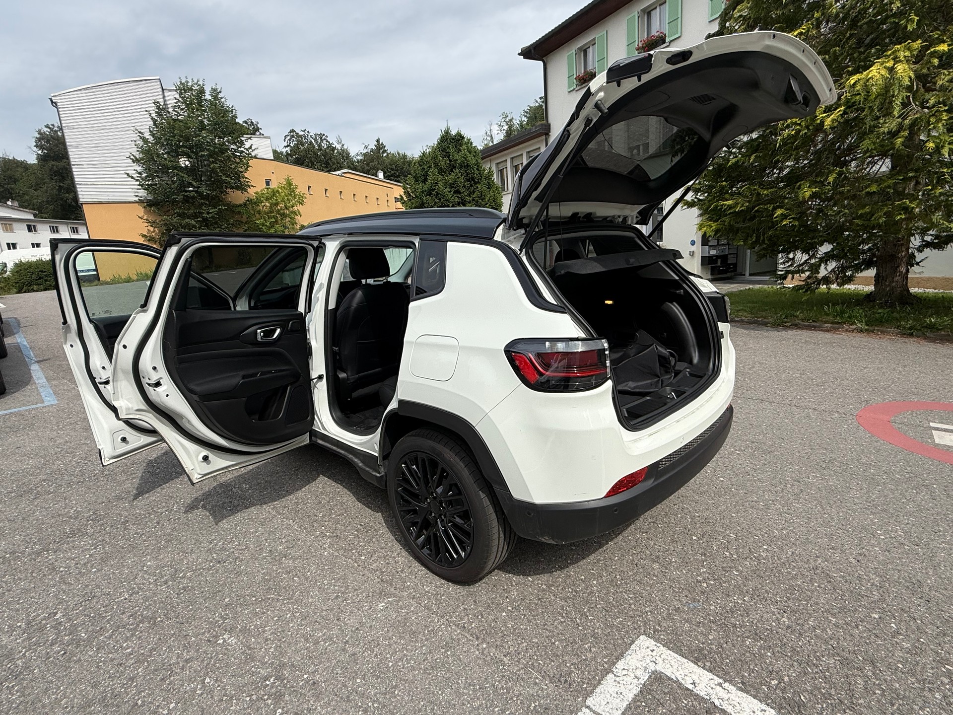 JEEP Compass 1.3 T PHEV Swiss Limited Sky AWD-image-16