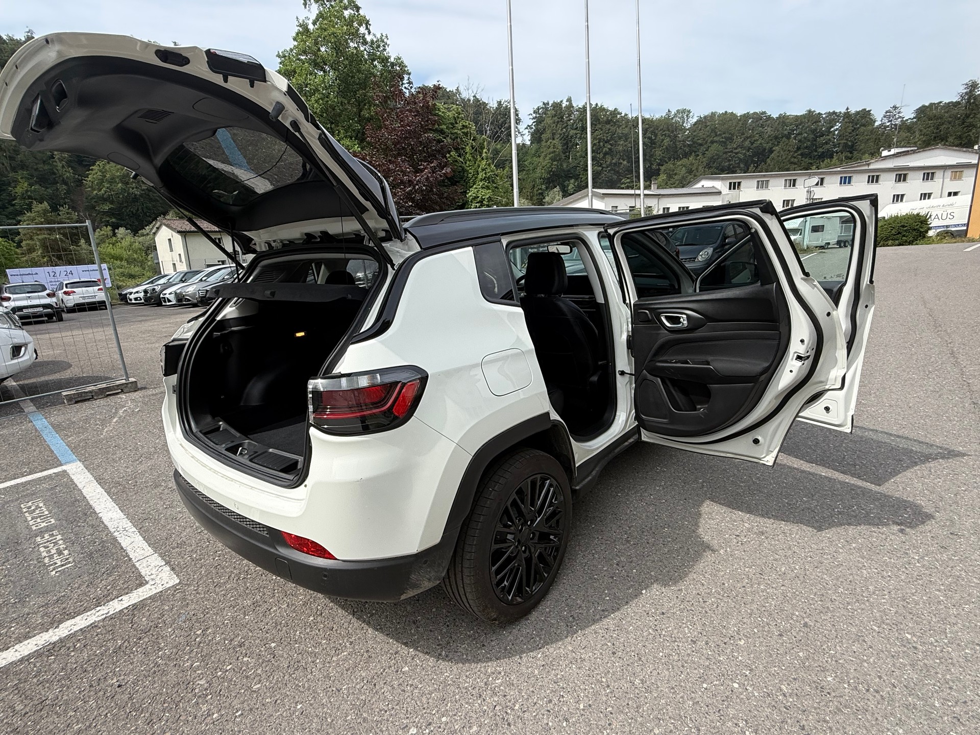 JEEP Compass 1.3 T PHEV Swiss Limited Sky AWD-image-19