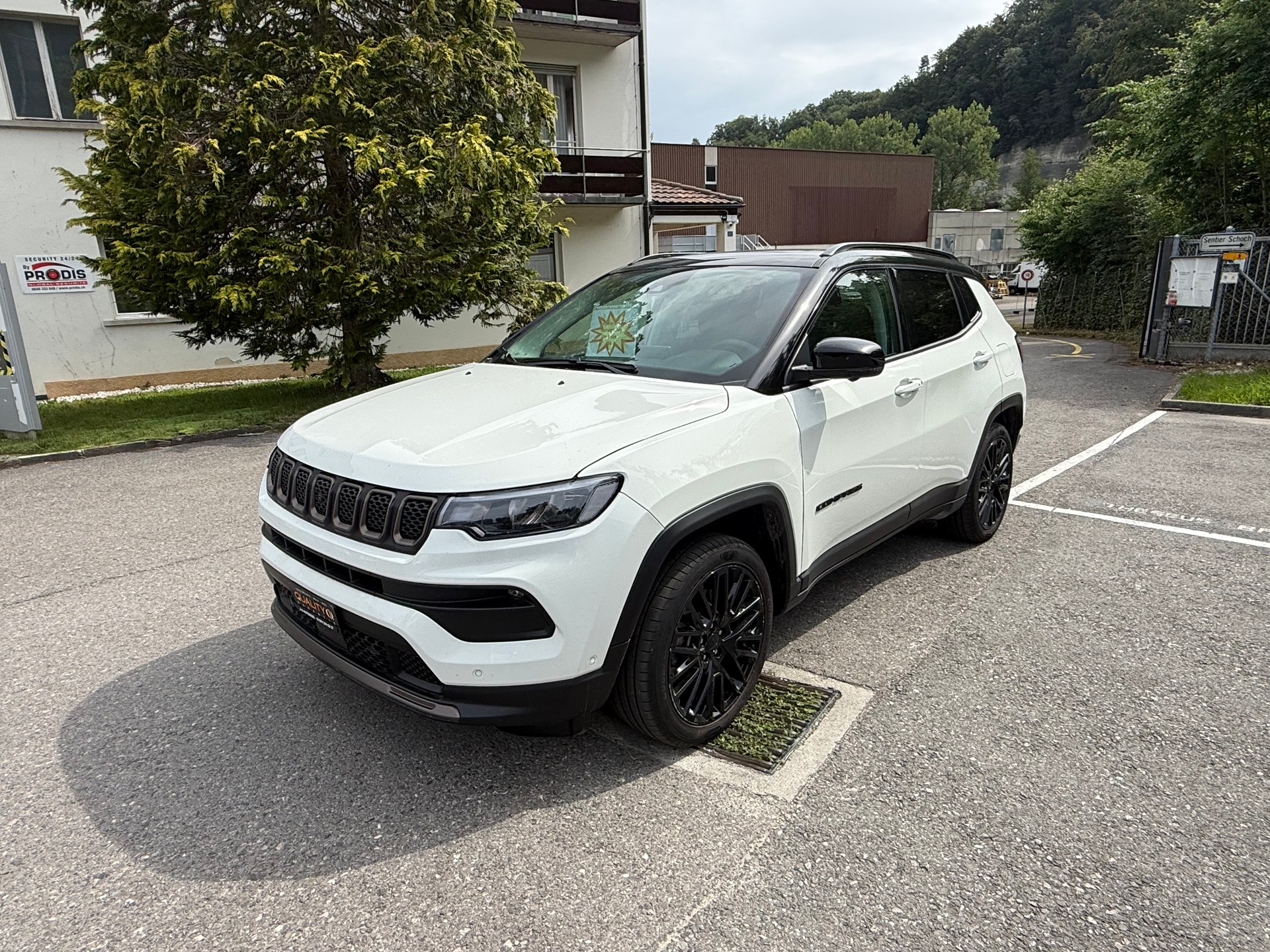 JEEP Compass 1.3 T PHEV Swiss Limited Sky AWD-image-1