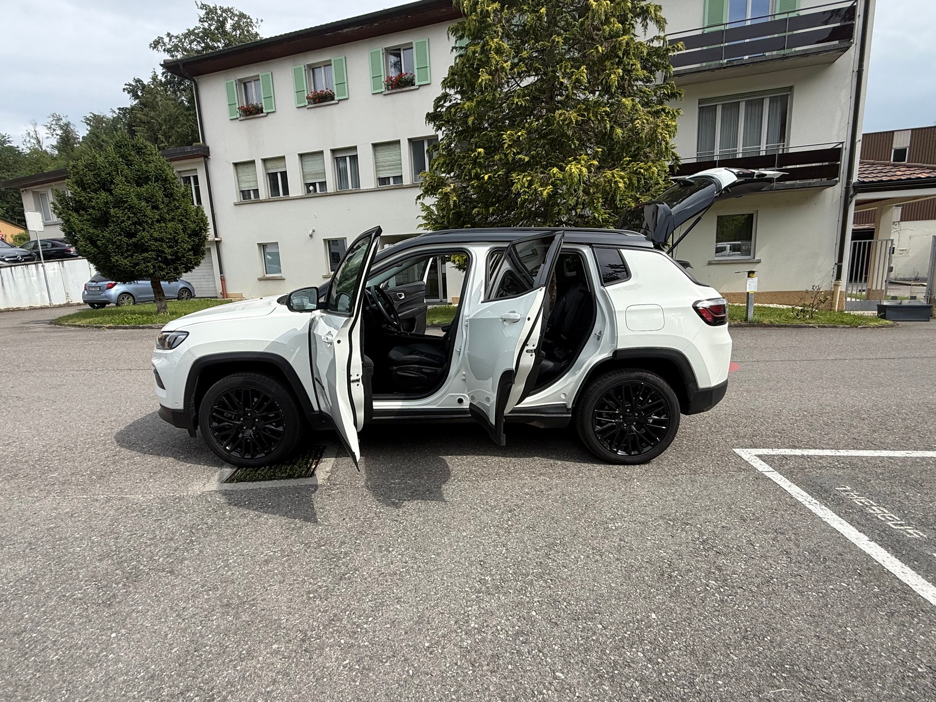 JEEP Compass 1.3 T PHEV Swiss Limited Sky AWD-image-15