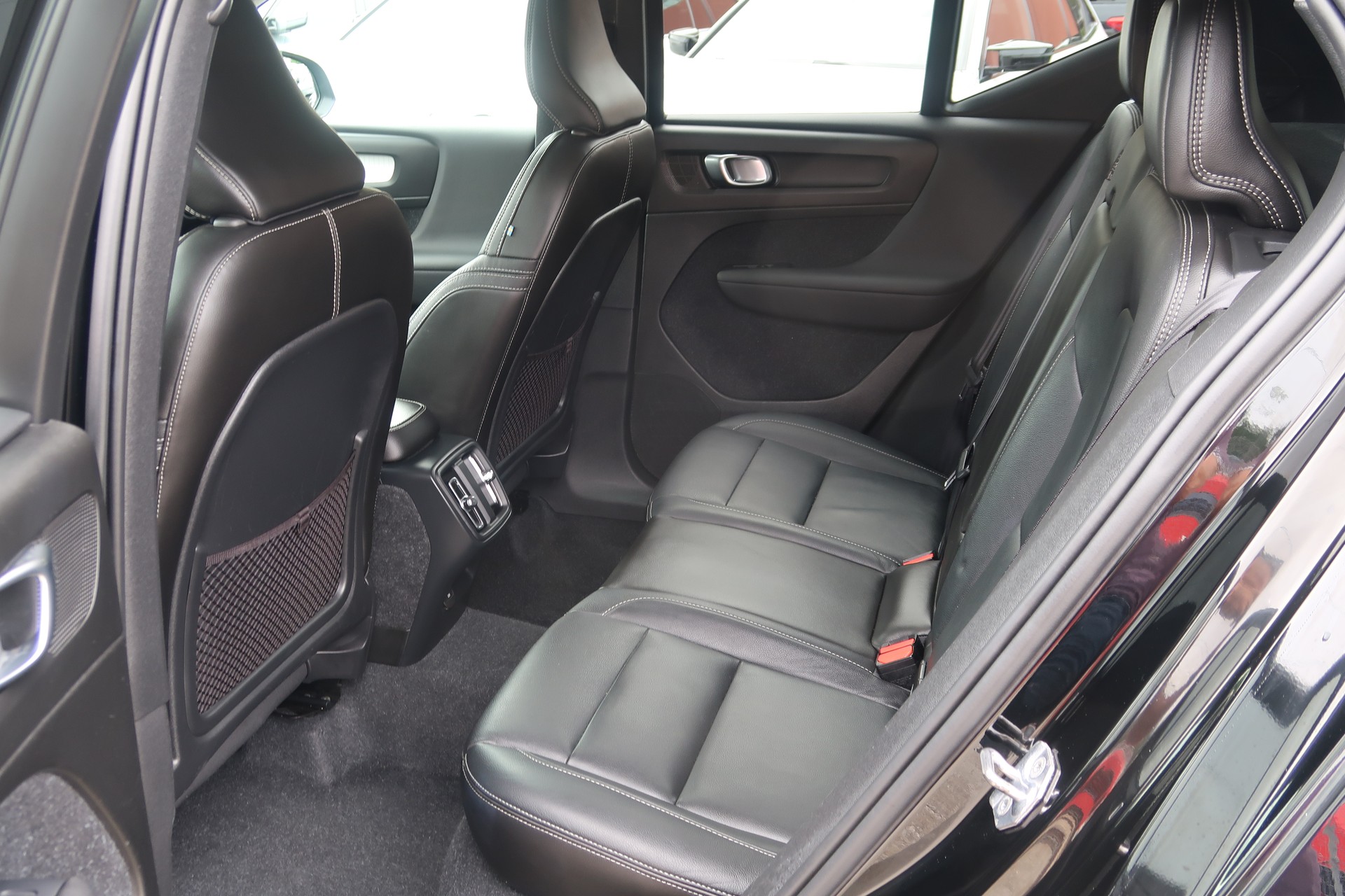 VOLVO XC40 D3 AWD Momentum-image-14