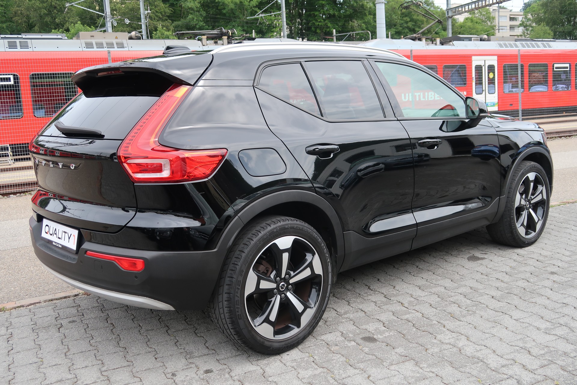 VOLVO XC40 D3 AWD Momentum-image-3
