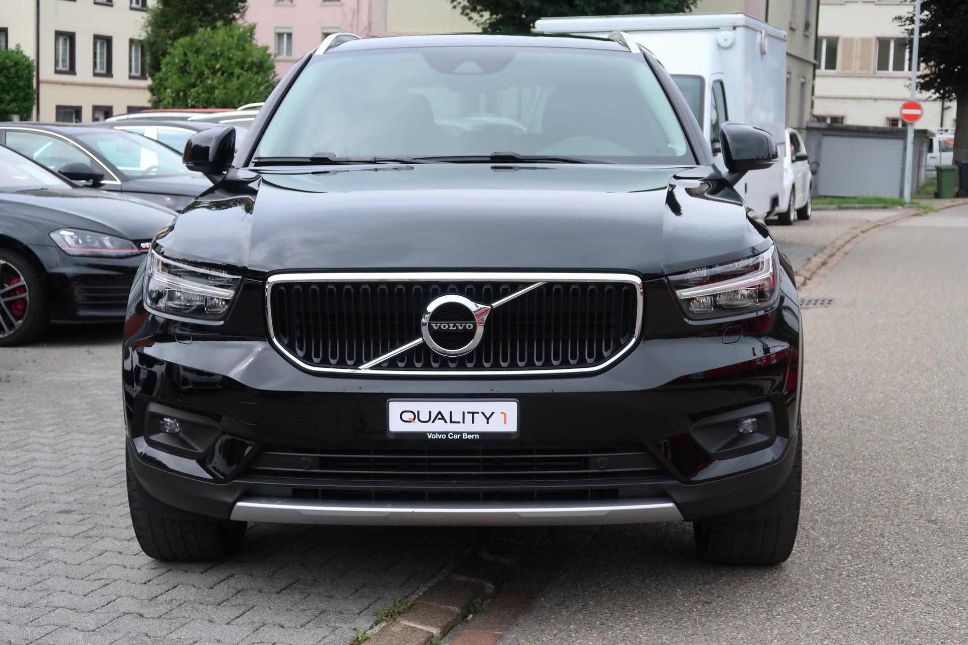VOLVO XC40 D3 AWD Momentum-image-1