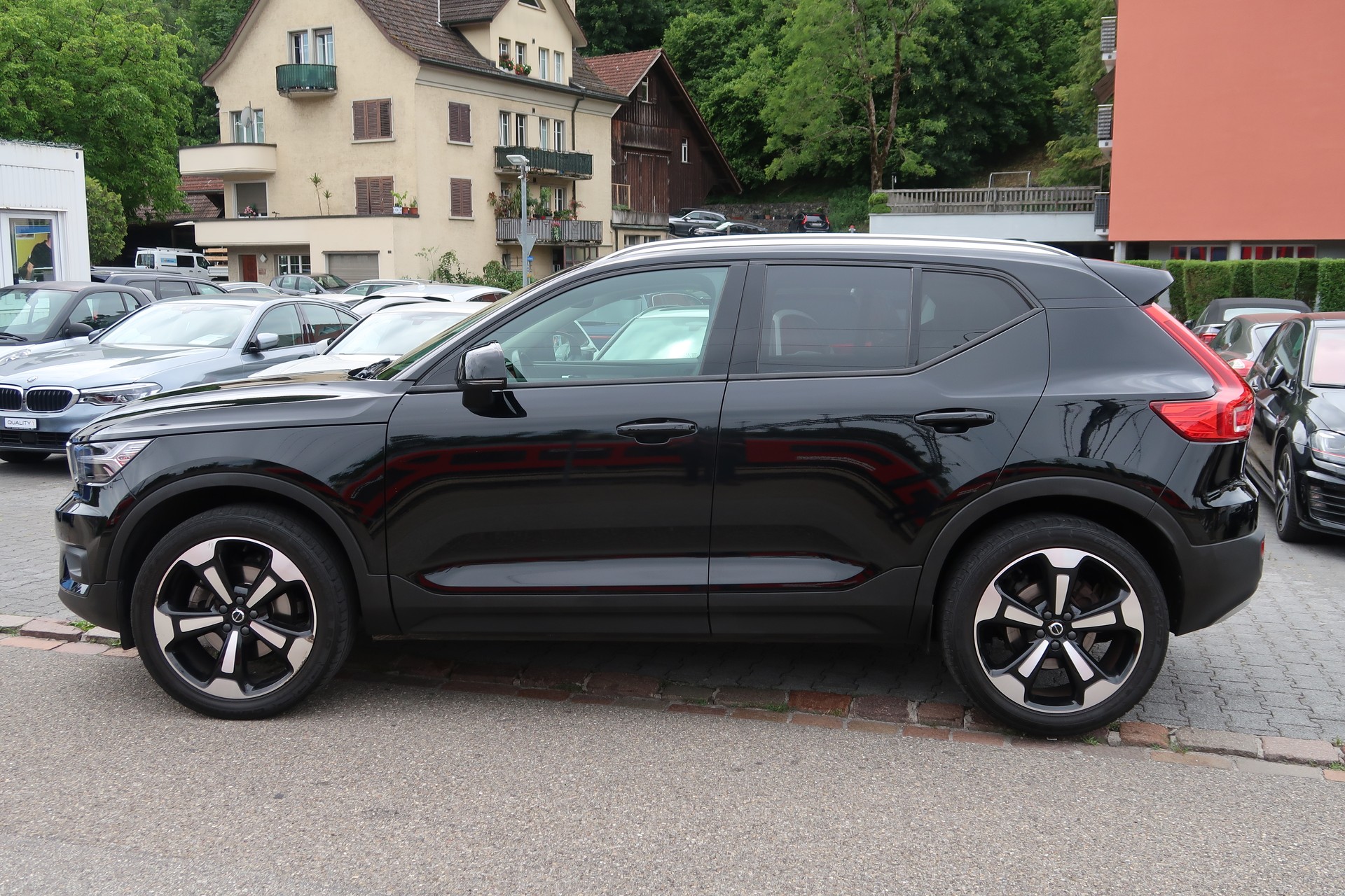 VOLVO XC40 D3 AWD Momentum-image-6