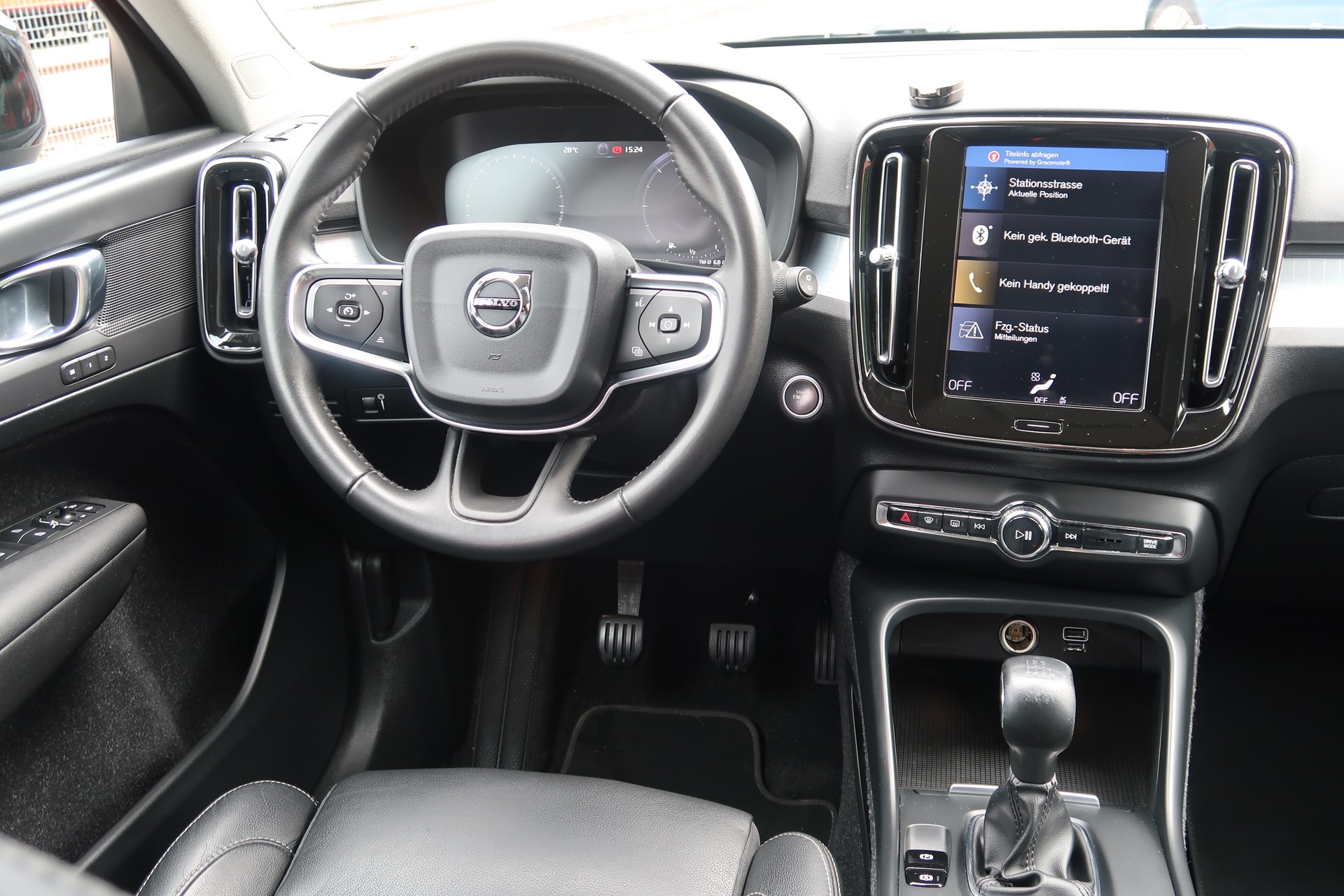 VOLVO XC40 D3 AWD Momentum-image-7