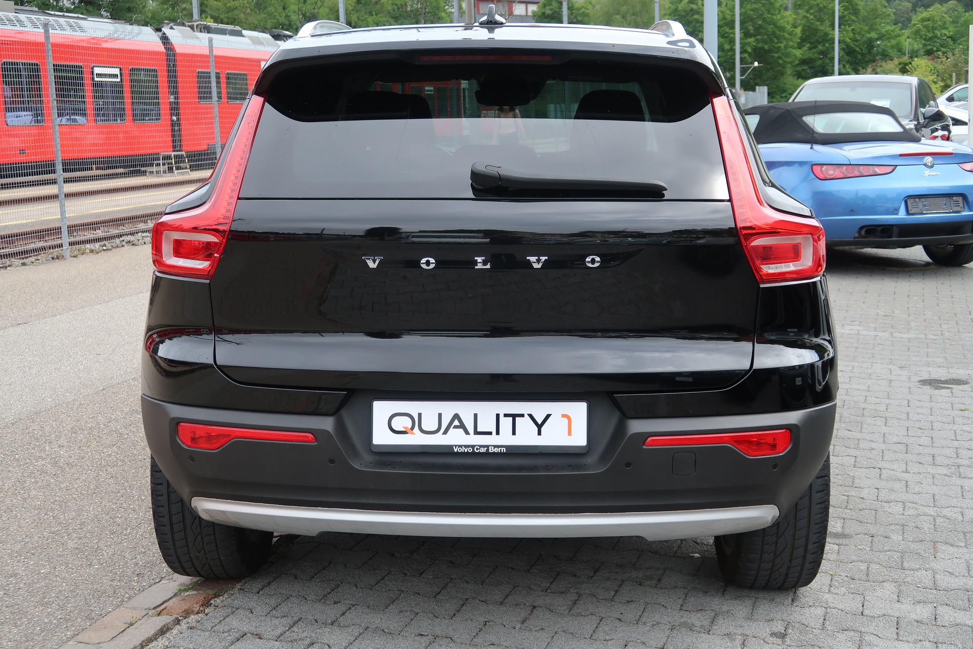 VOLVO XC40 D3 AWD Momentum-image-4