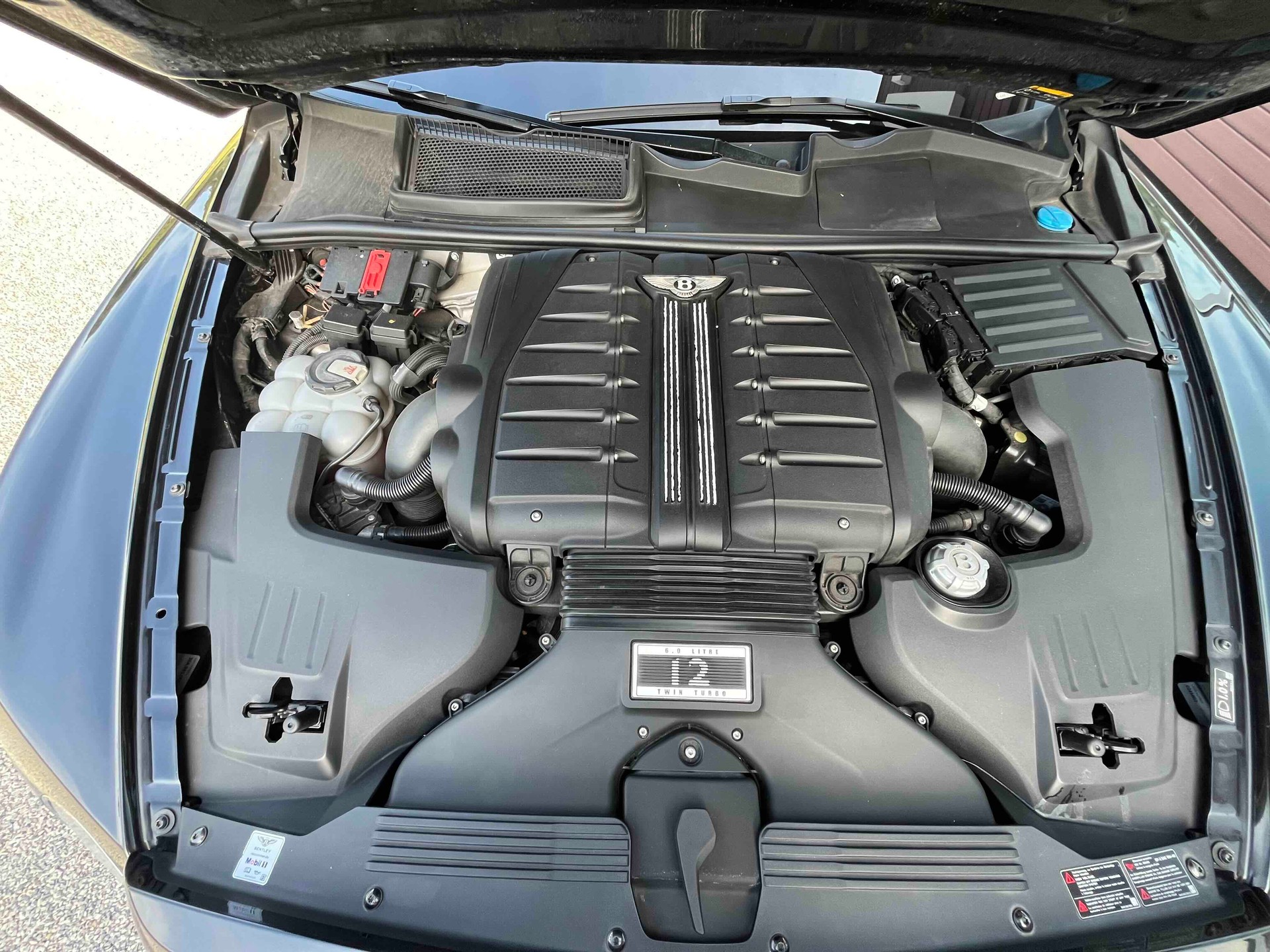 BENTLEY Bentayga W12-image-15