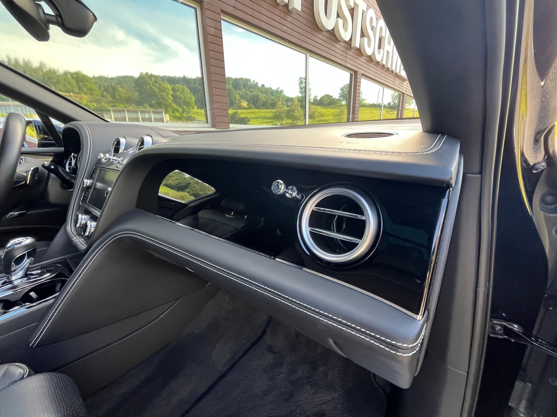 BENTLEY Bentayga W12-image-17