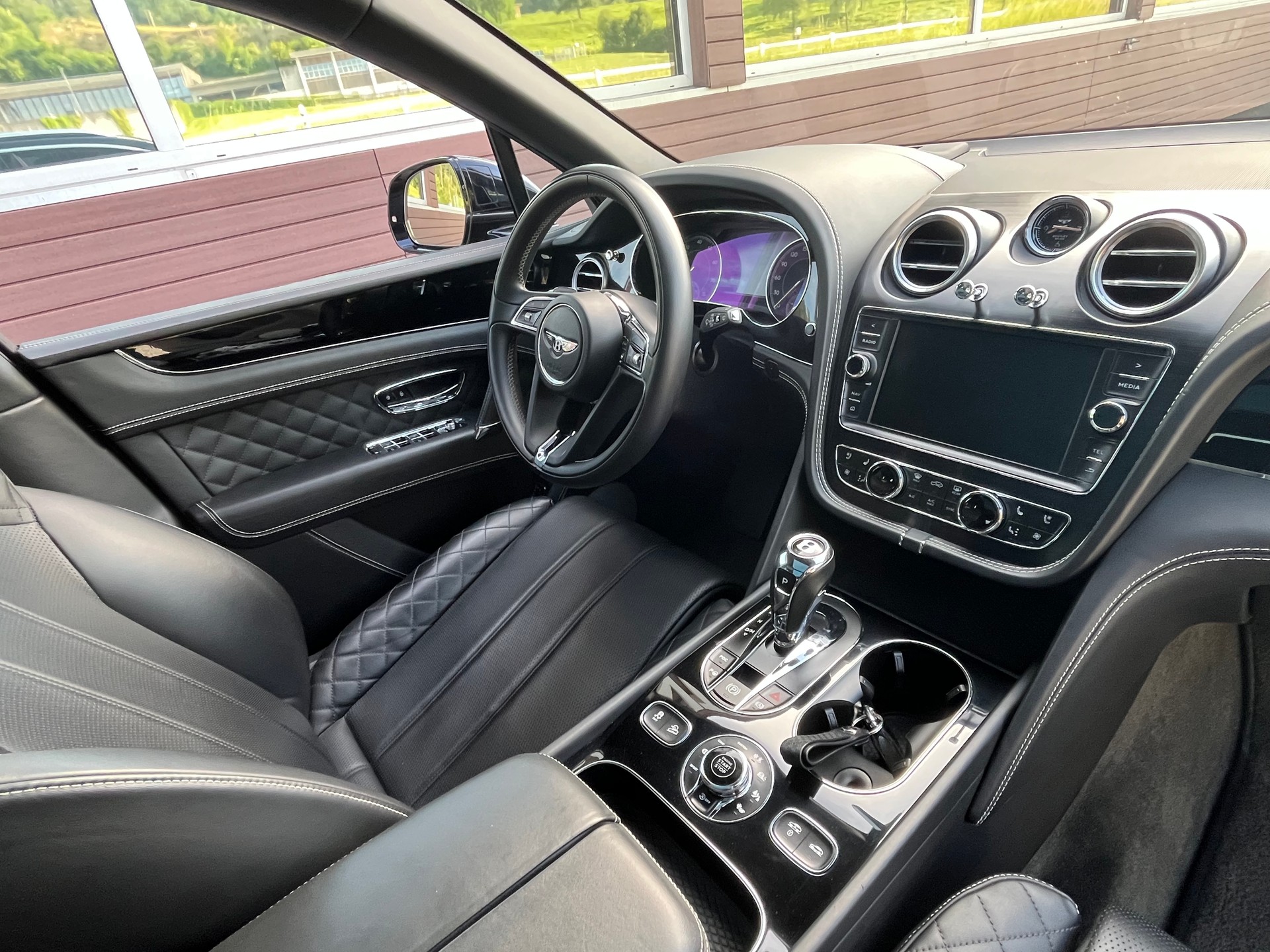 BENTLEY Bentayga W12-image-13