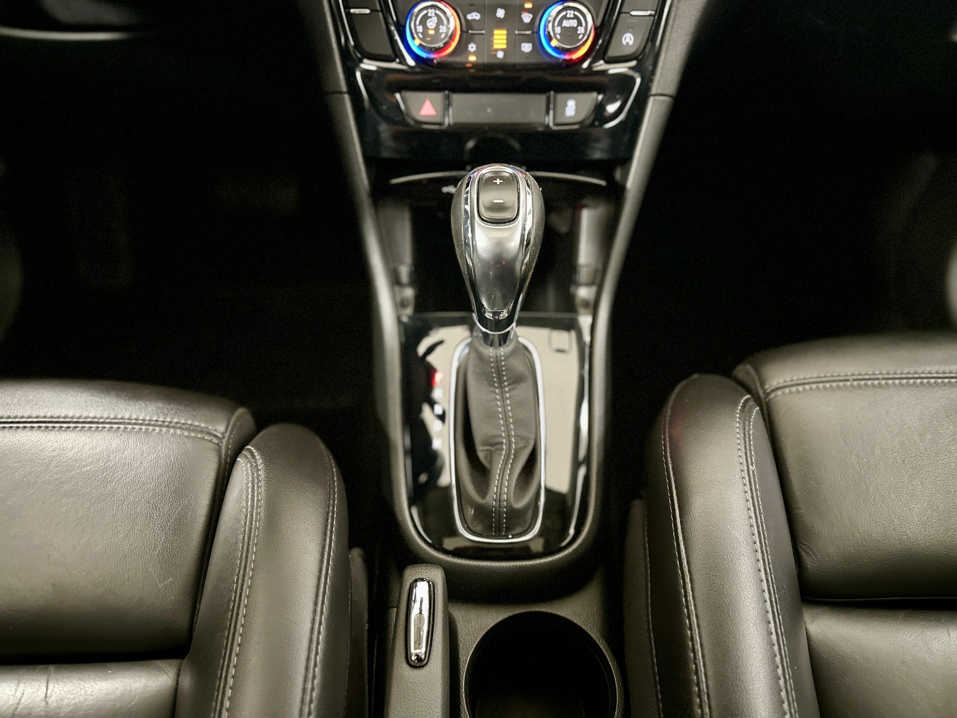 OPEL Mokka X 1.4i 16V Turbo Excellence 4WD Automatik-image-20
