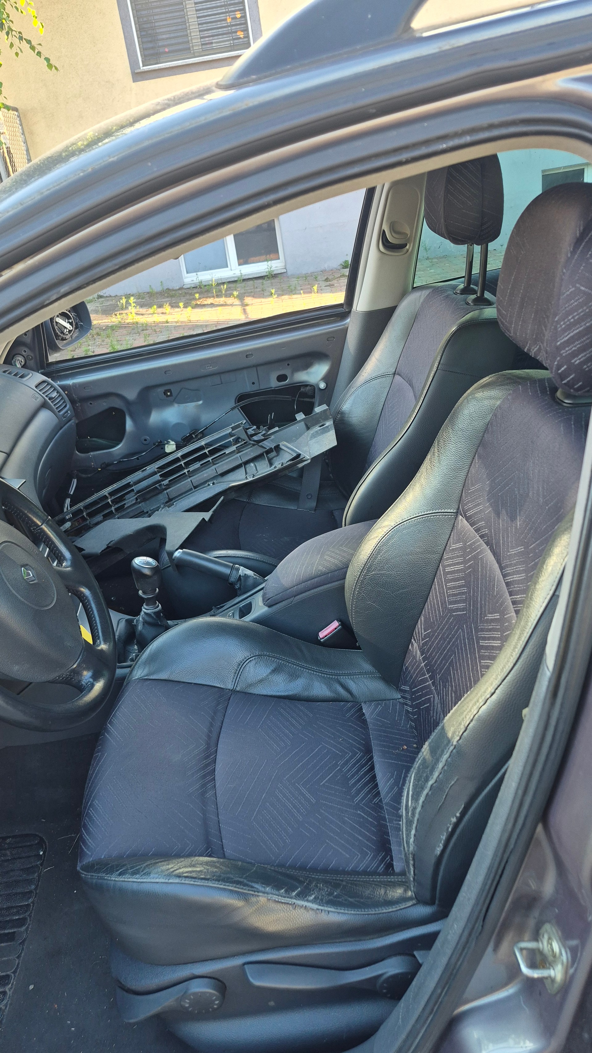 RENAULT Laguna Grandtour 2.0 16V T Dynamique-image-8
