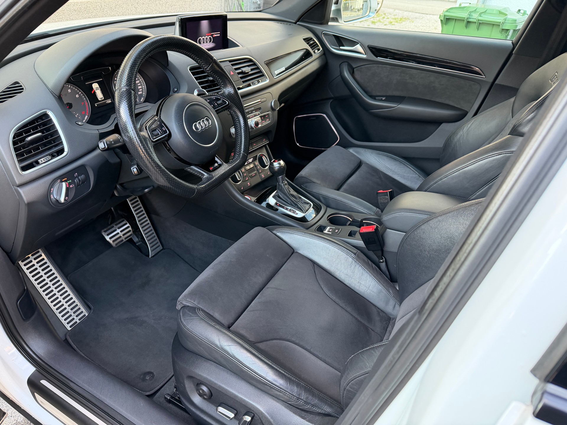 AUDI RS Q3 2.5 TFSI quattro S-tronic-image-11