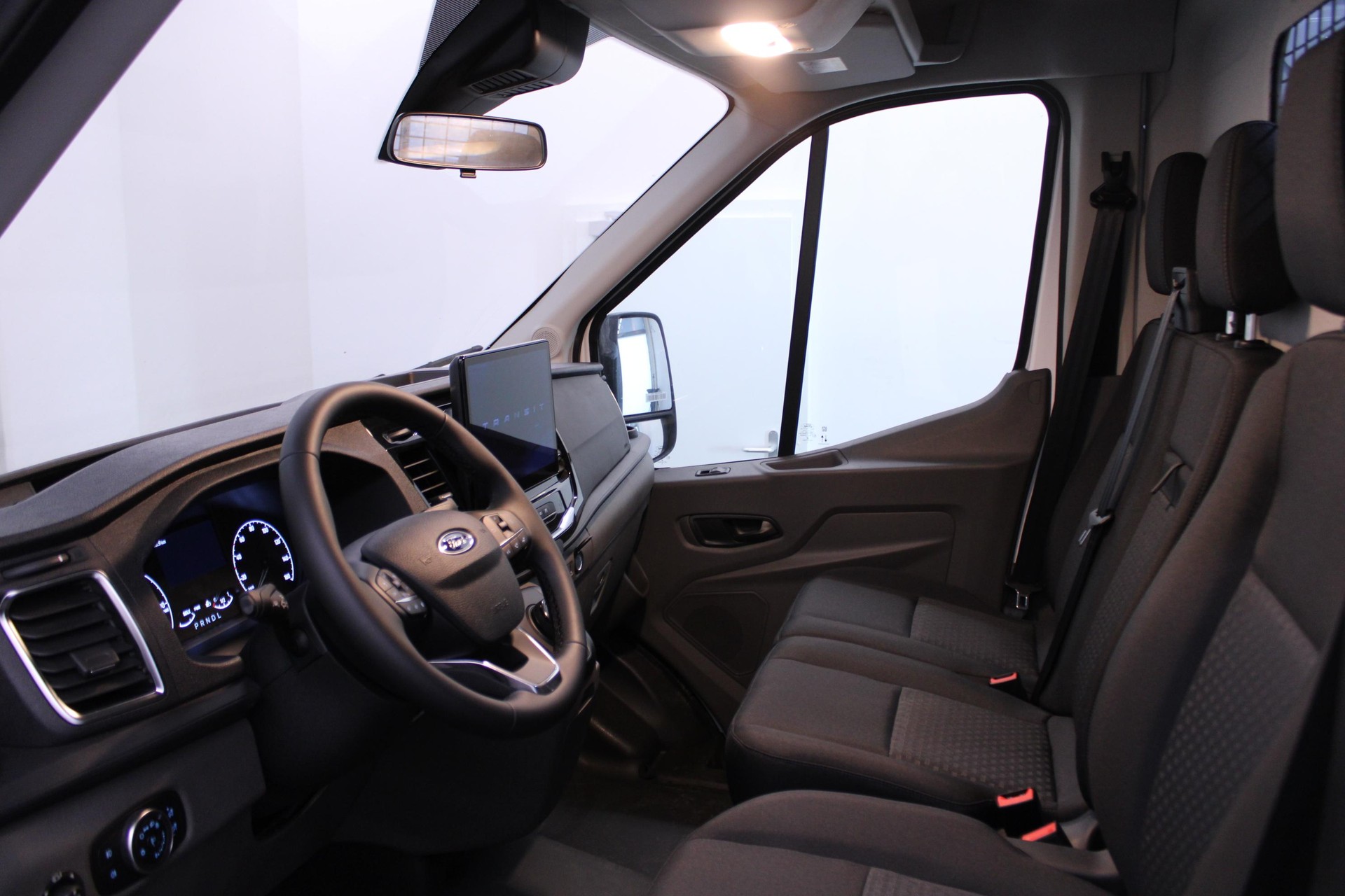 FORD E-Transit Van 350 L2H2 67kWh Trend-image-5