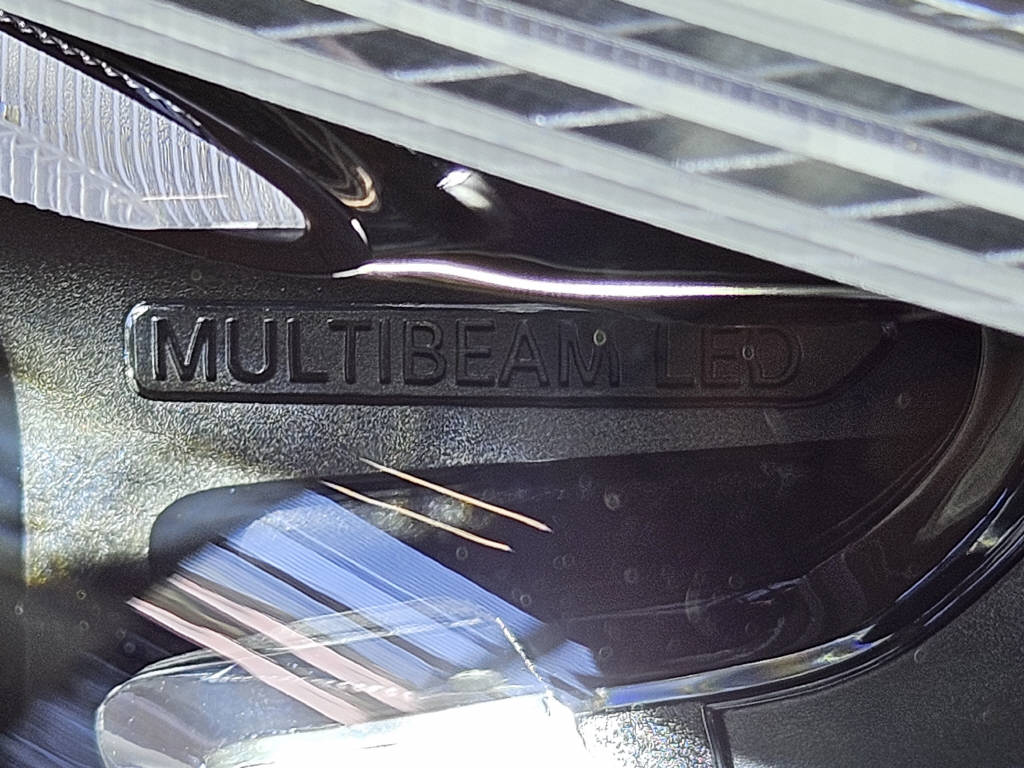 MERCEDES-BENZ A 220 4Matic AMG Line-image-13